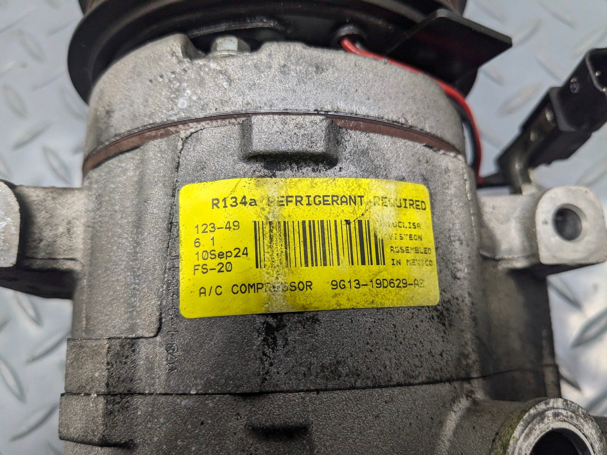 2009 - 2012 OEM FORD FLEX AIR CONDITIONING COMPRESSOR PUMP ASSEMBLY