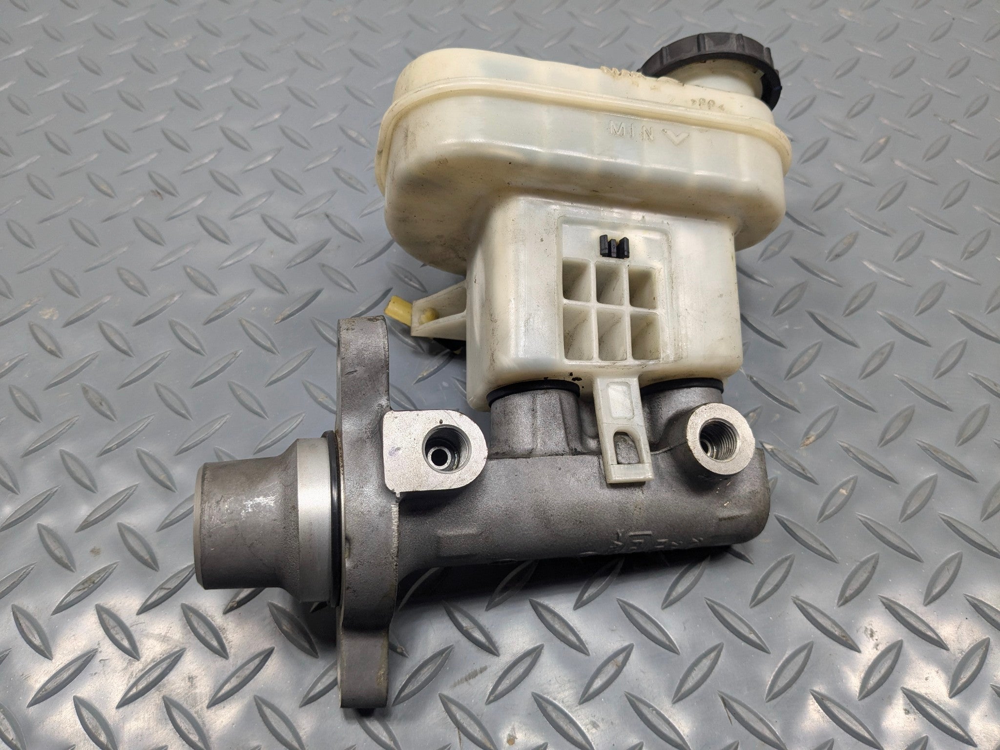 2009 - 2012 OEM FORD FLEX BRAKE MASTER CYLINDER WITH RESERVOIR ASSEMBLY