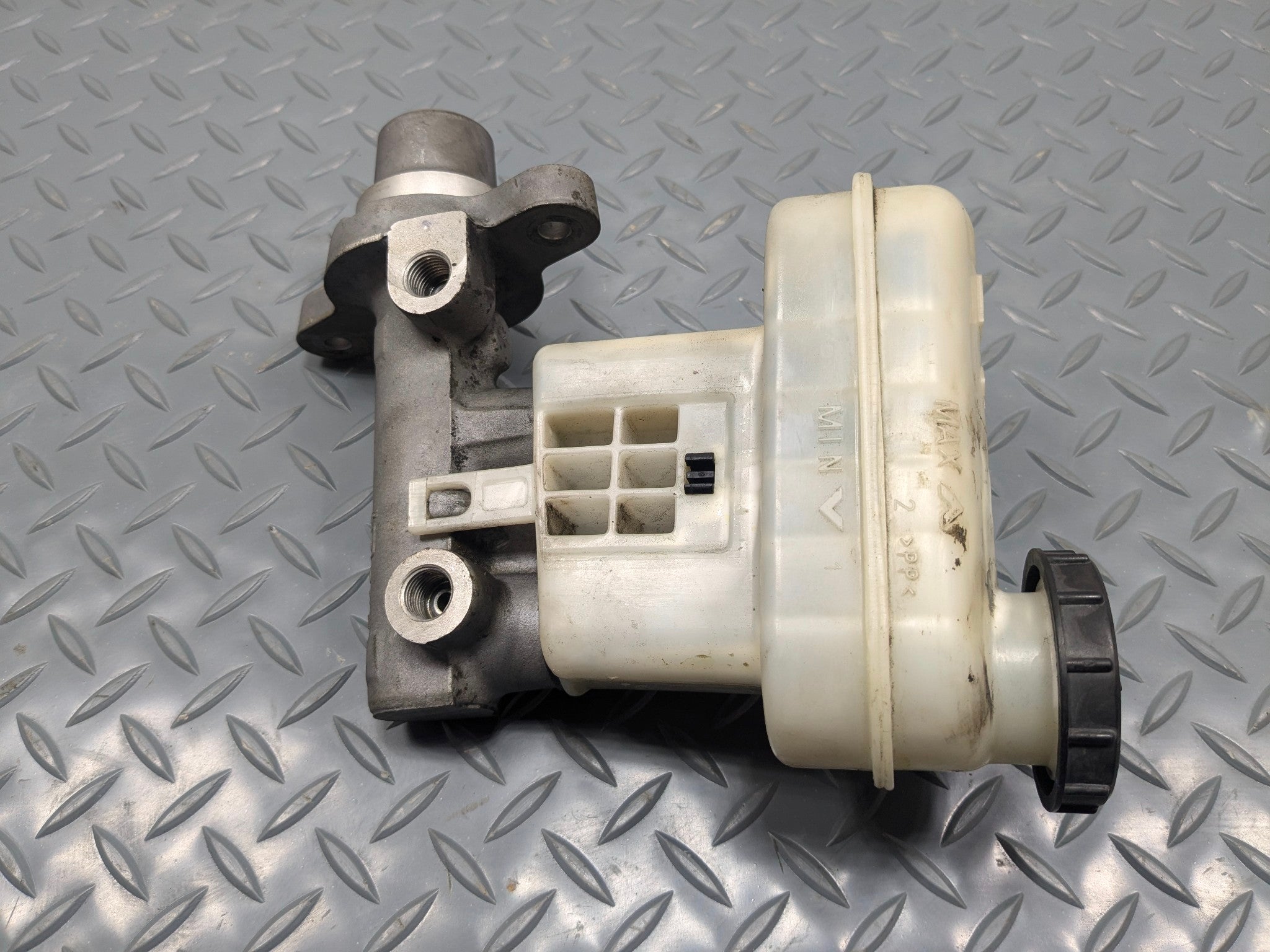 2009 - 2012 OEM FORD FLEX BRAKE MASTER CYLINDER WITH RESERVOIR ASSEMBLY