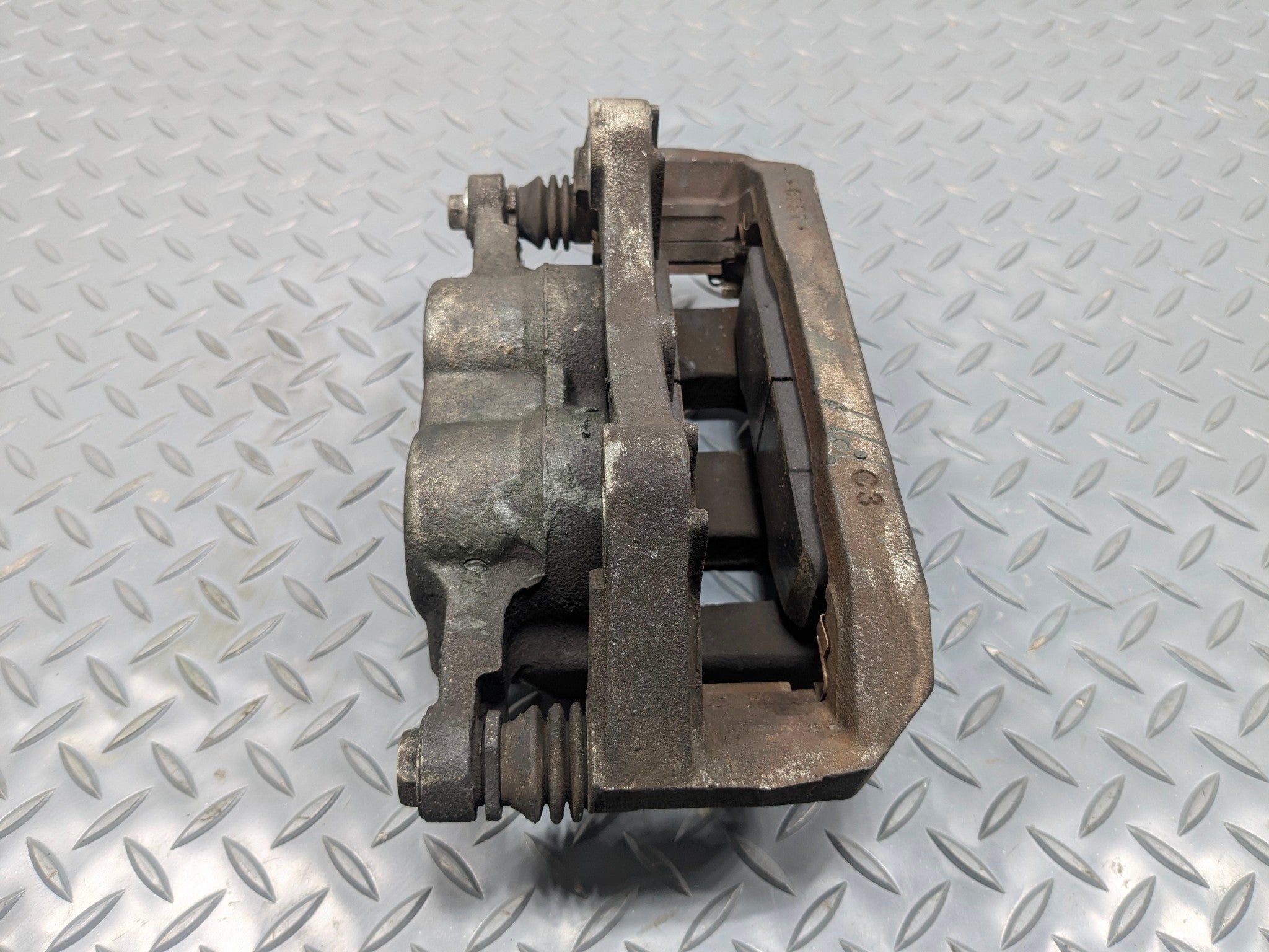 2009 - 2012 OEM FORD FLEX FRONT RIGHT PASSENGER SIDE BRAKE CALIPER ASSEMBLY