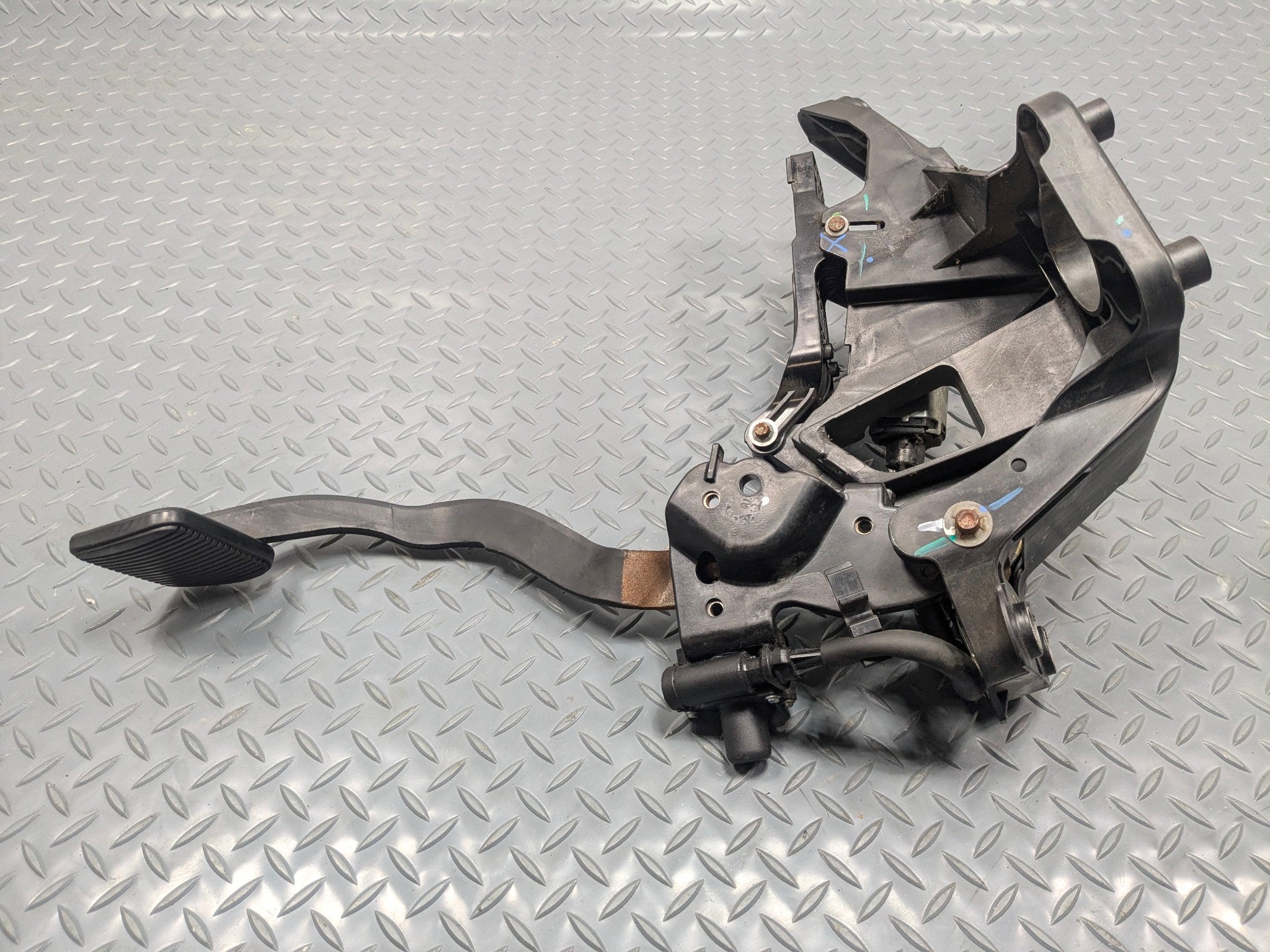 2009 - 2012 OEM FORD FLEX BRAKE STOP FOOT PEDAL AND SENSOR ASSEMBLY