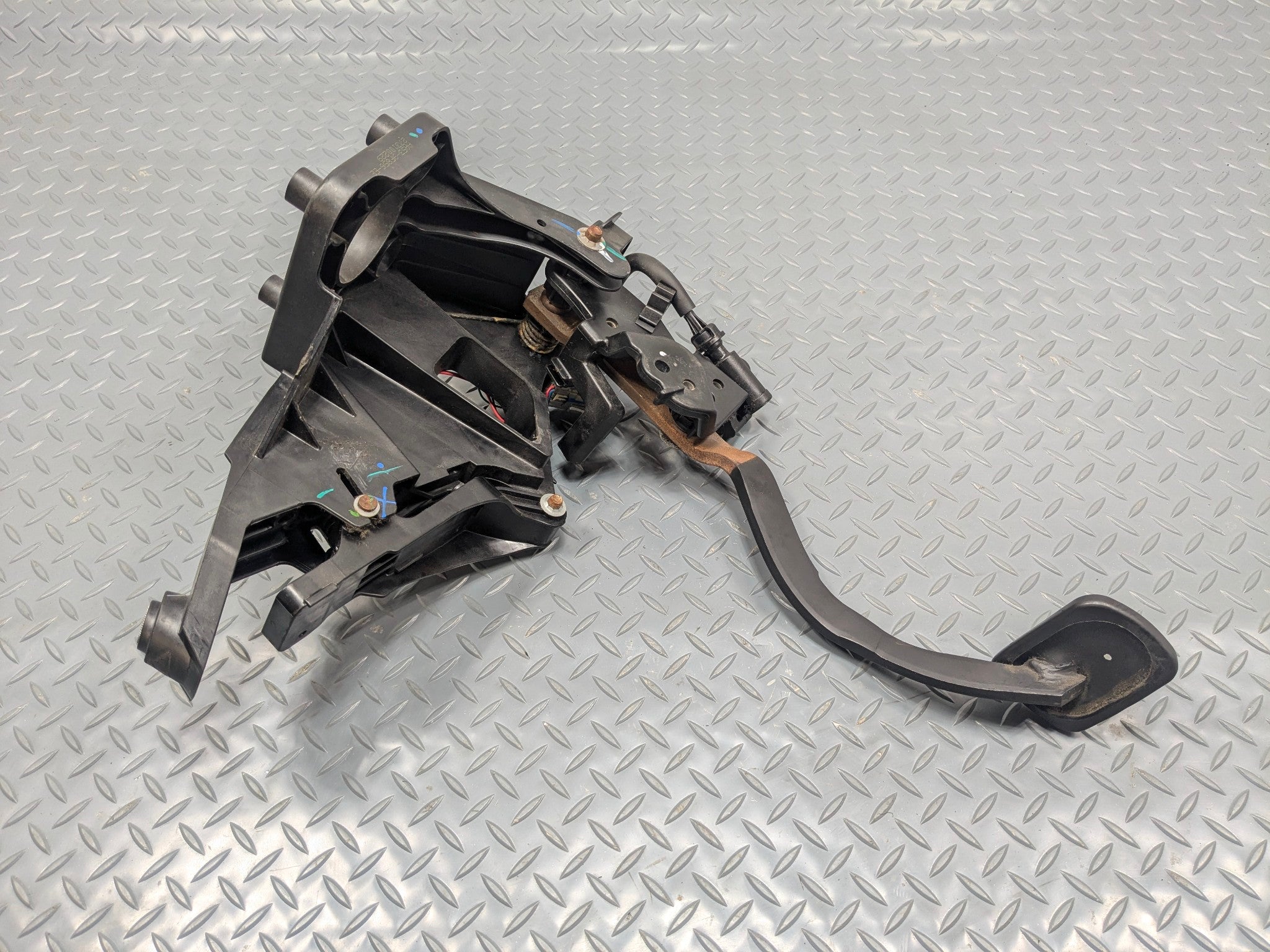 2009 - 2012 OEM FORD FLEX BRAKE STOP FOOT PEDAL AND SENSOR ASSEMBLY