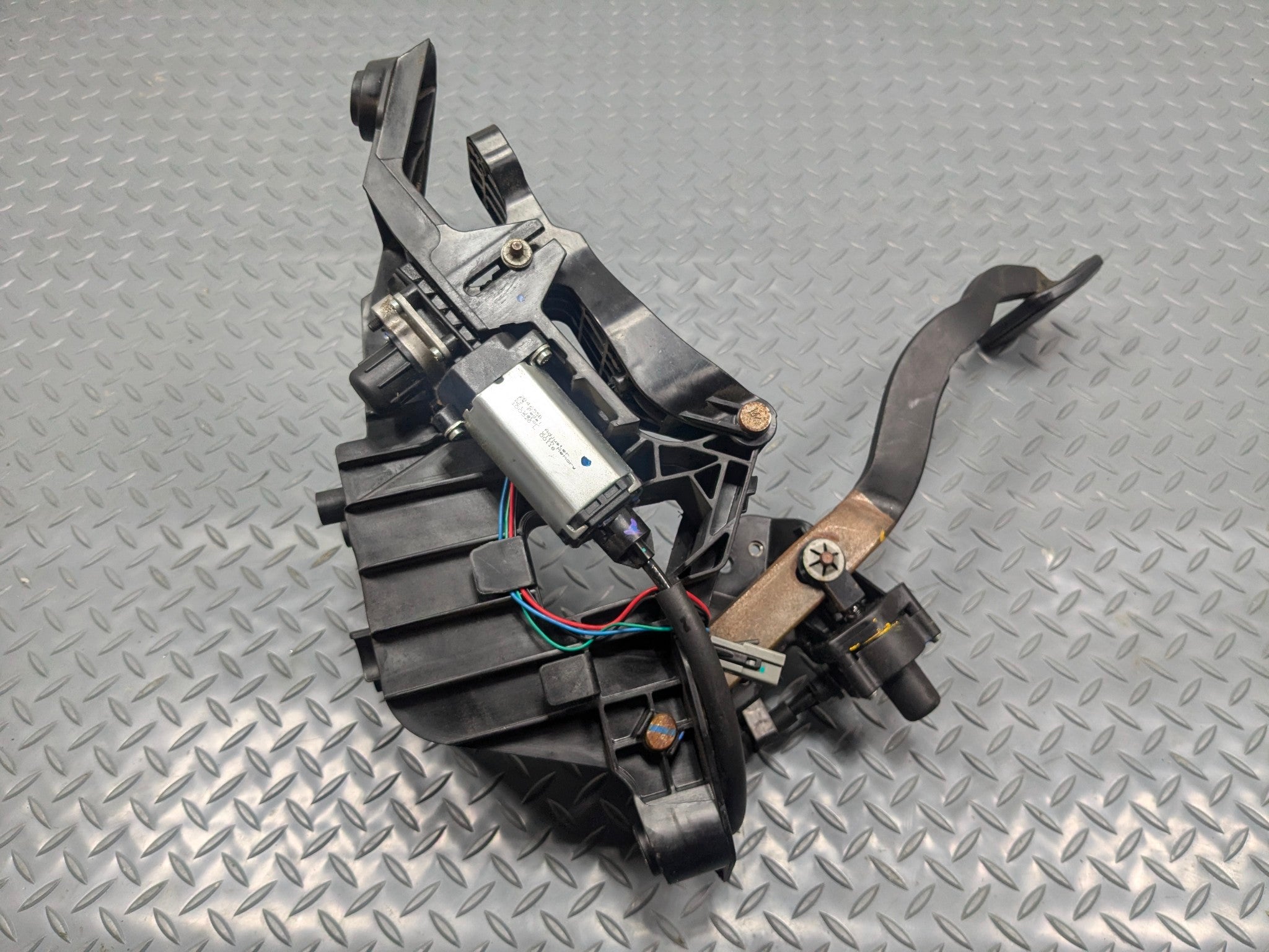 2009 - 2012 OEM FORD FLEX BRAKE STOP FOOT PEDAL AND SENSOR ASSEMBLY