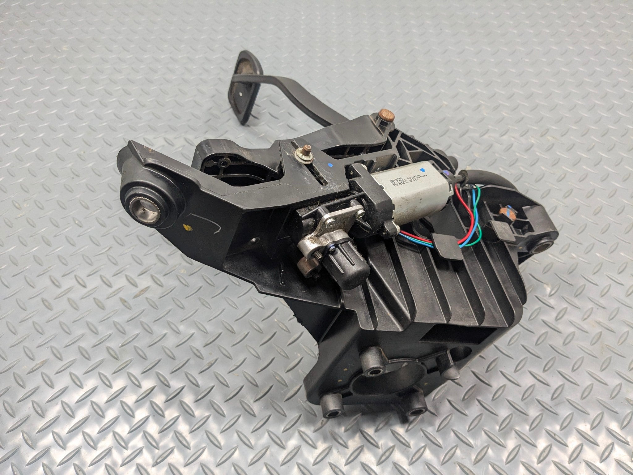 2009 - 2012 OEM FORD FLEX BRAKE STOP FOOT PEDAL AND SENSOR ASSEMBLY