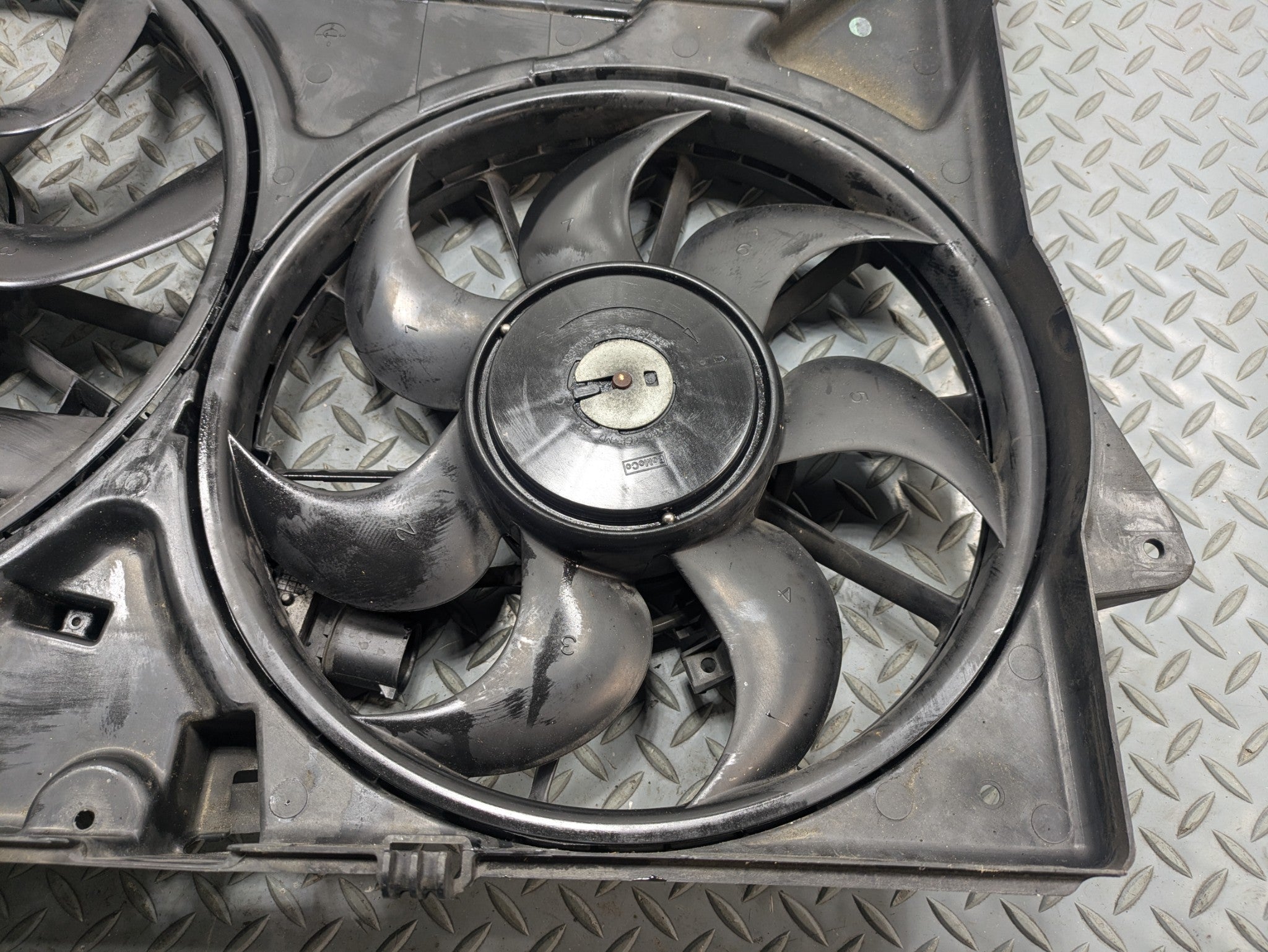 2009 - 2012 OEM FORD FLEX DUAL ELECTRIC COOLING RADIATOR FAN AND MOTOR ASSEMBLY
