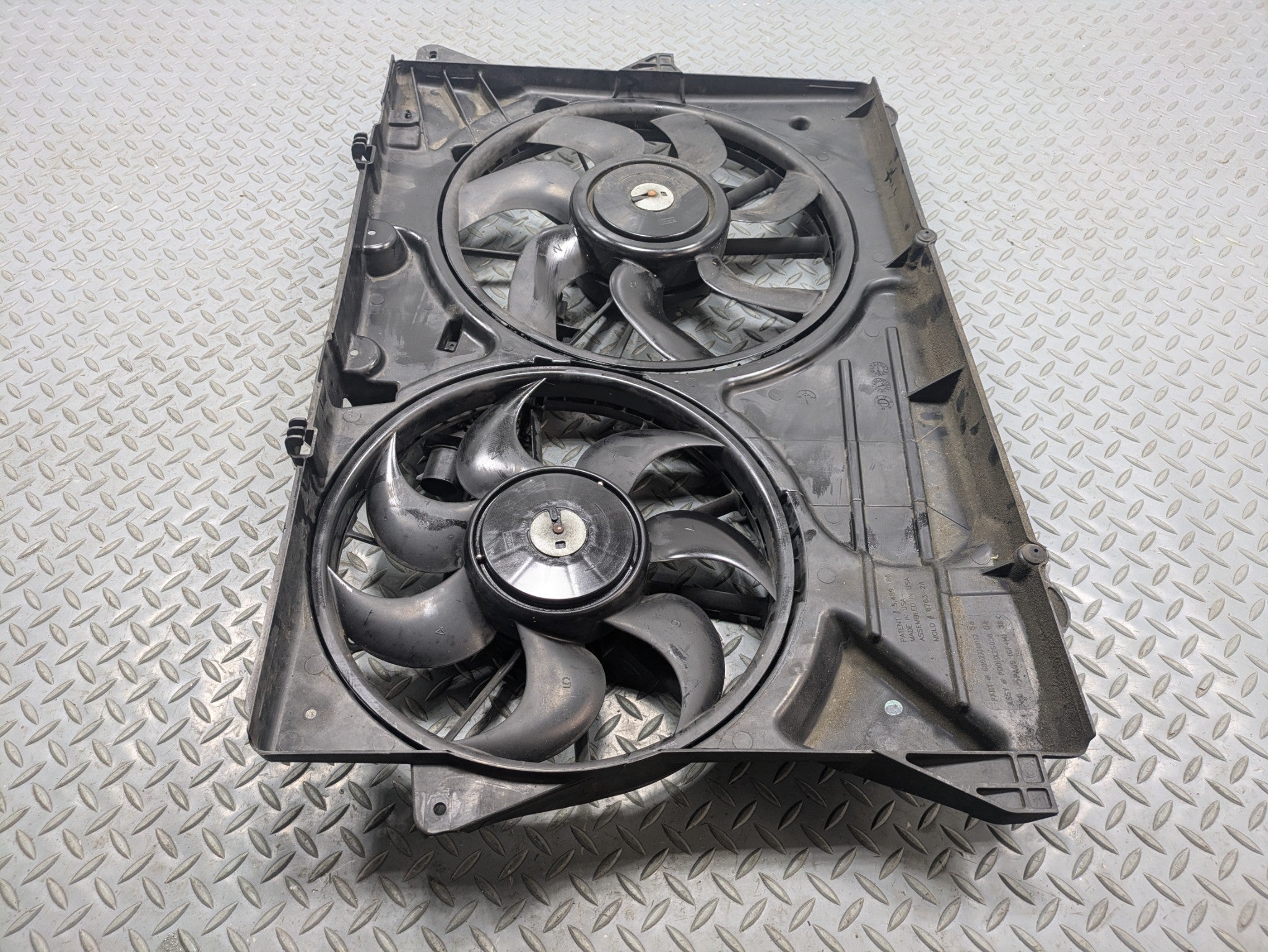 2009 - 2012 OEM FORD FLEX DUAL ELECTRIC COOLING RADIATOR FAN AND MOTOR ASSEMBLY