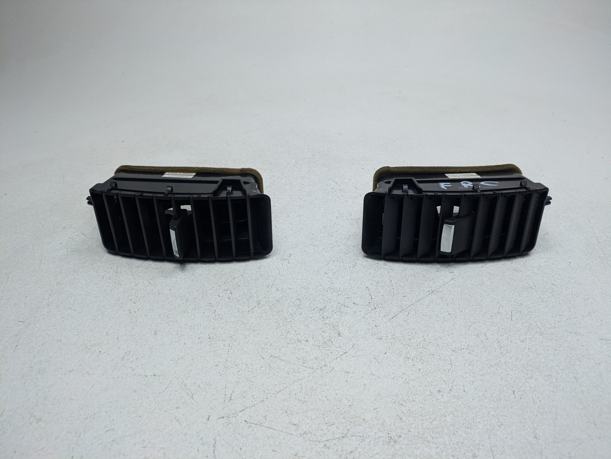 2009 - 2012 OEM FORD FLEX FRONT DASH AC AIR CONDITIONING HEATER VENT ASSEMBLY
