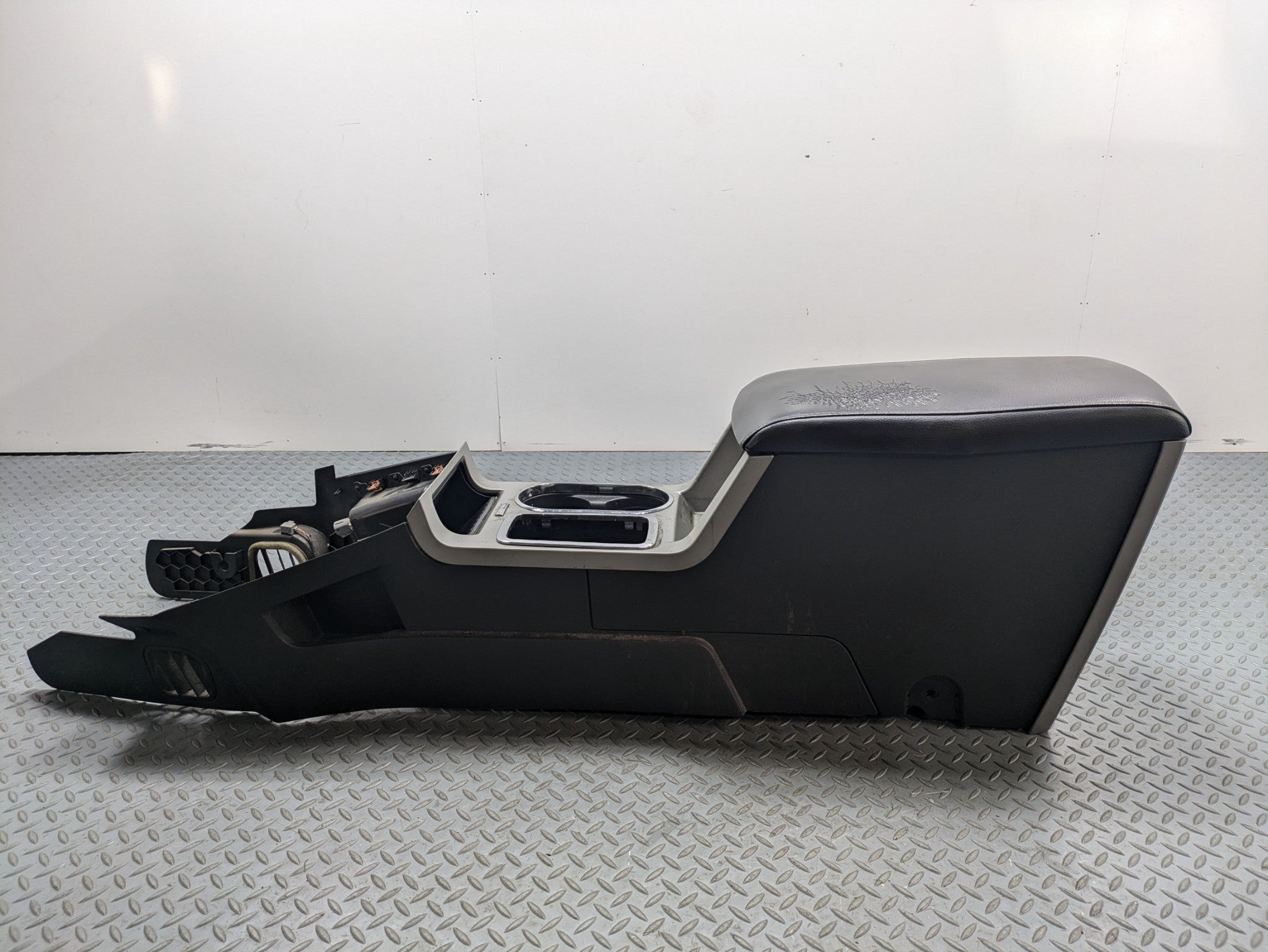2009 - 2012 OEM FORD FLEX FRONT CENTER CONSOLE FLOOR ARMREST STORAGE COMPARTMENT