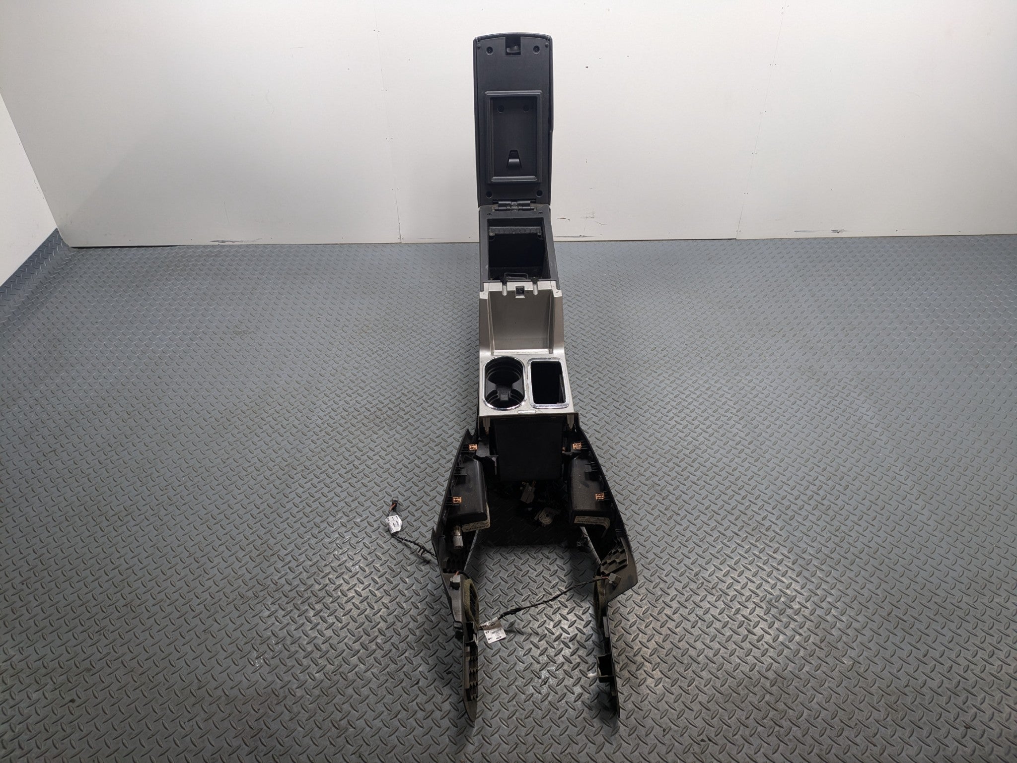 2009 - 2012 OEM FORD FLEX FRONT CENTER CONSOLE FLOOR ARMREST STORAGE COMPARTMENT