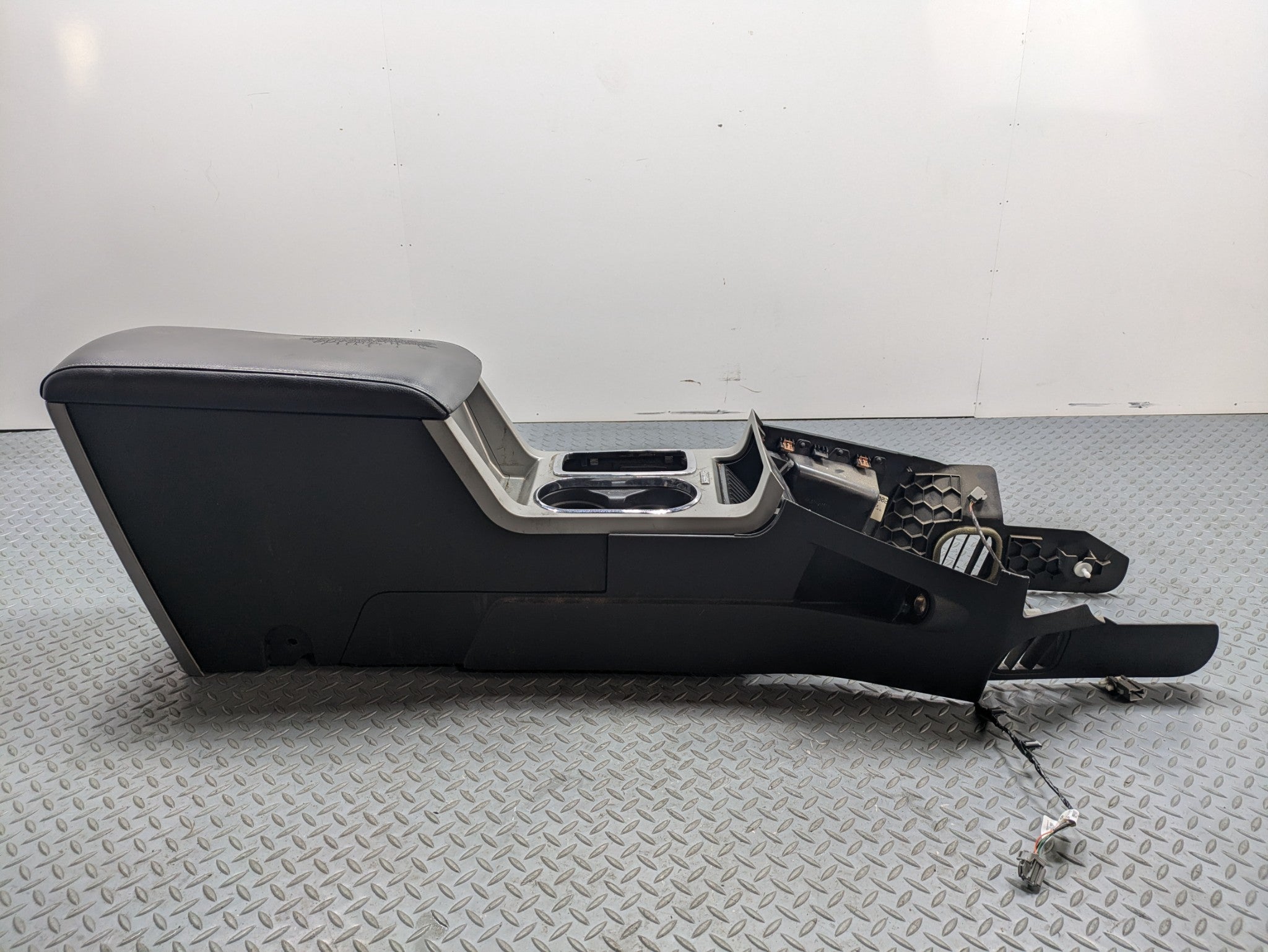 2009 - 2012 OEM FORD FLEX FRONT CENTER CONSOLE FLOOR ARMREST STORAGE COMPARTMENT