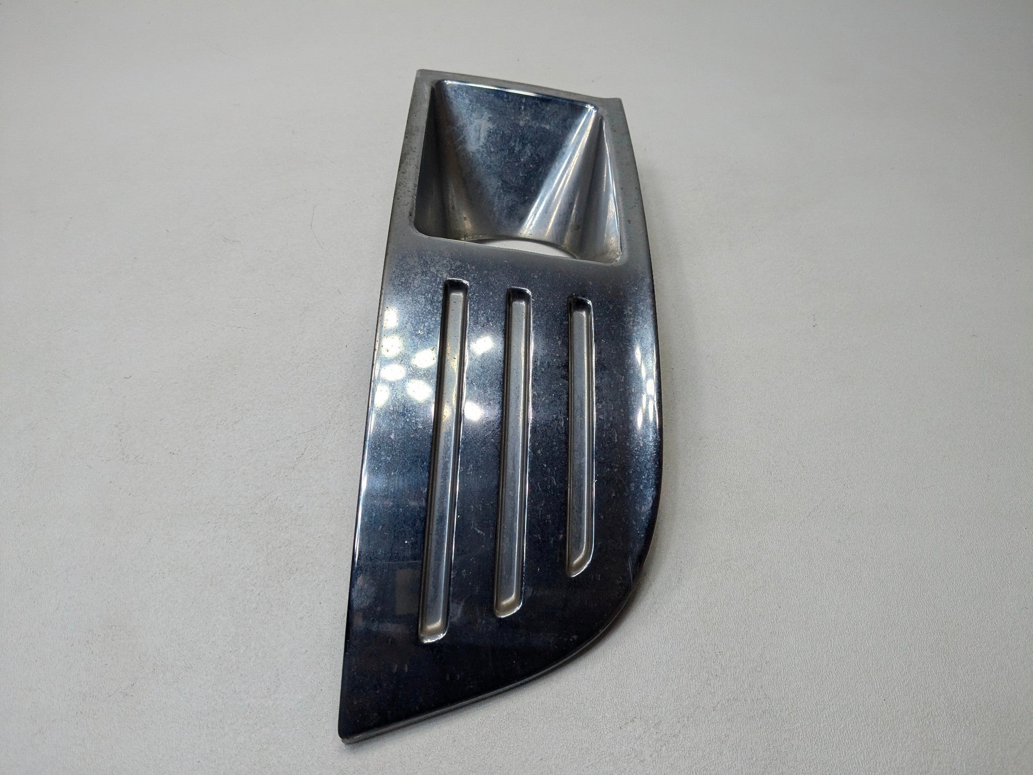 2009 - 2012 OEM FORD FLEX FRONT RIGHT PASSENGER SIDE FOG LIGHT COVER TRIM