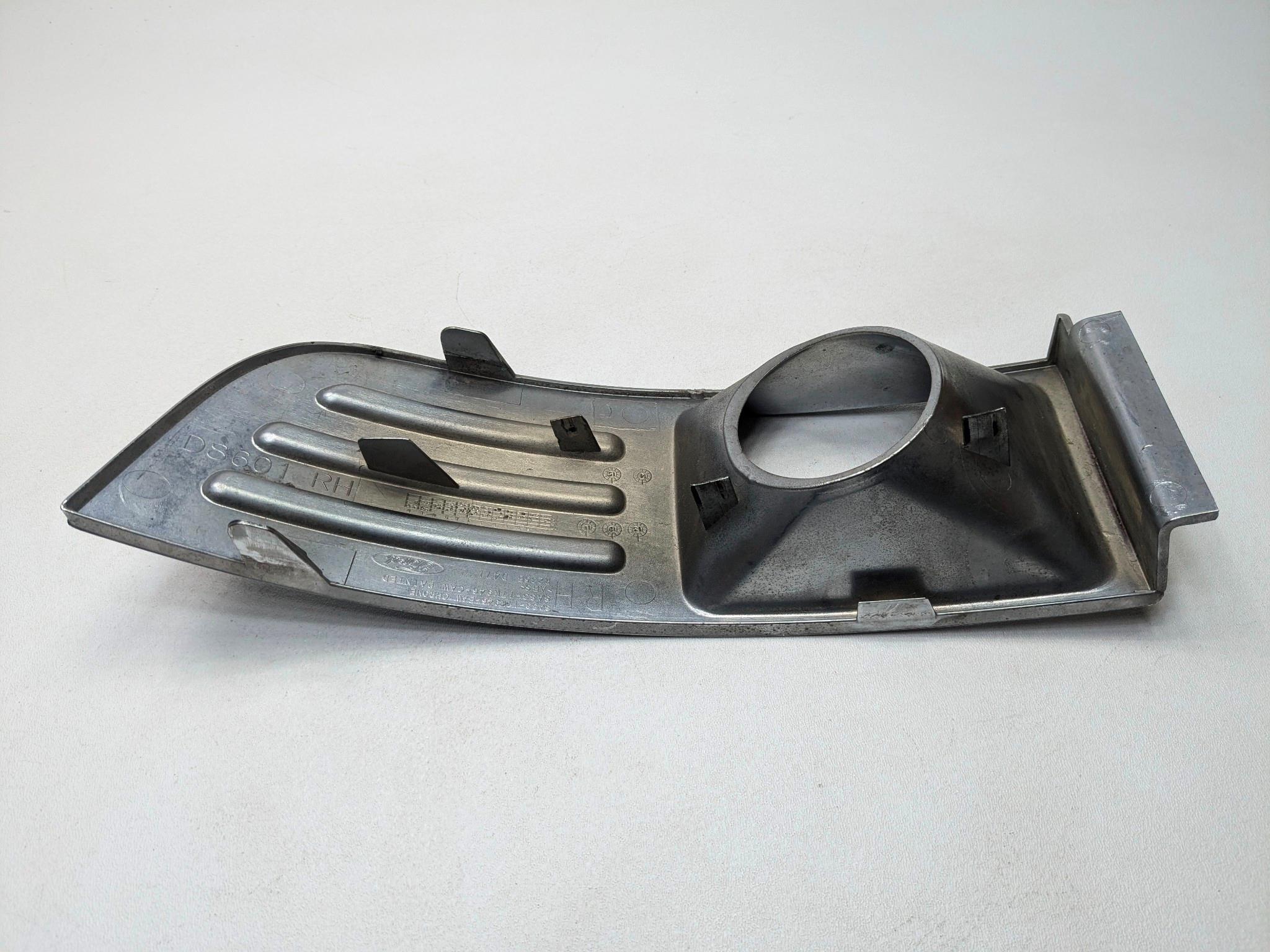 2009 - 2012 OEM FORD FLEX FRONT RIGHT PASSENGER SIDE FOG LIGHT COVER TRIM