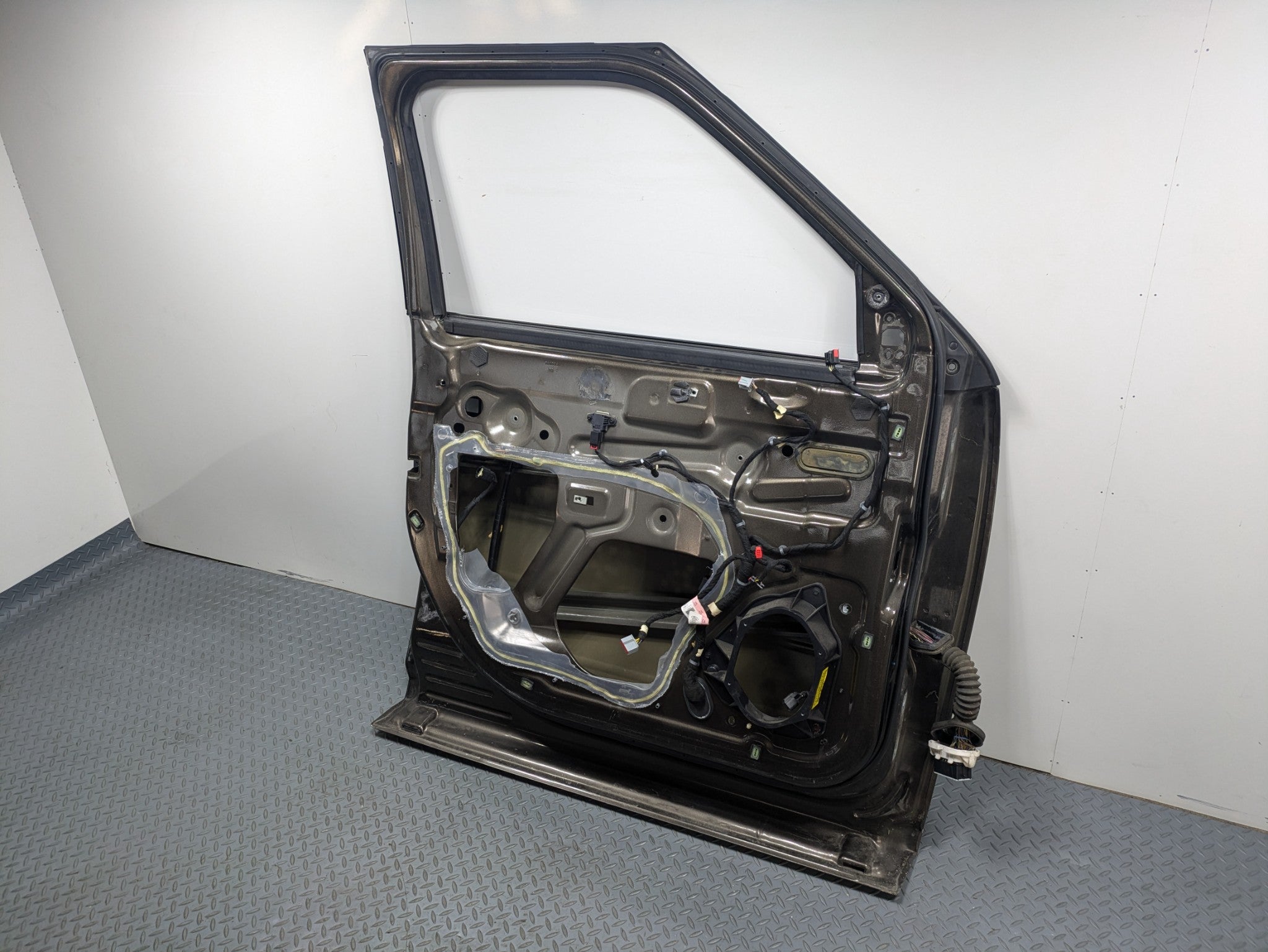 2009 - 2012 OEM FORD FLEX FRONT LEFT DRIVER SIDE DOOR SHELL PANEL GRAY