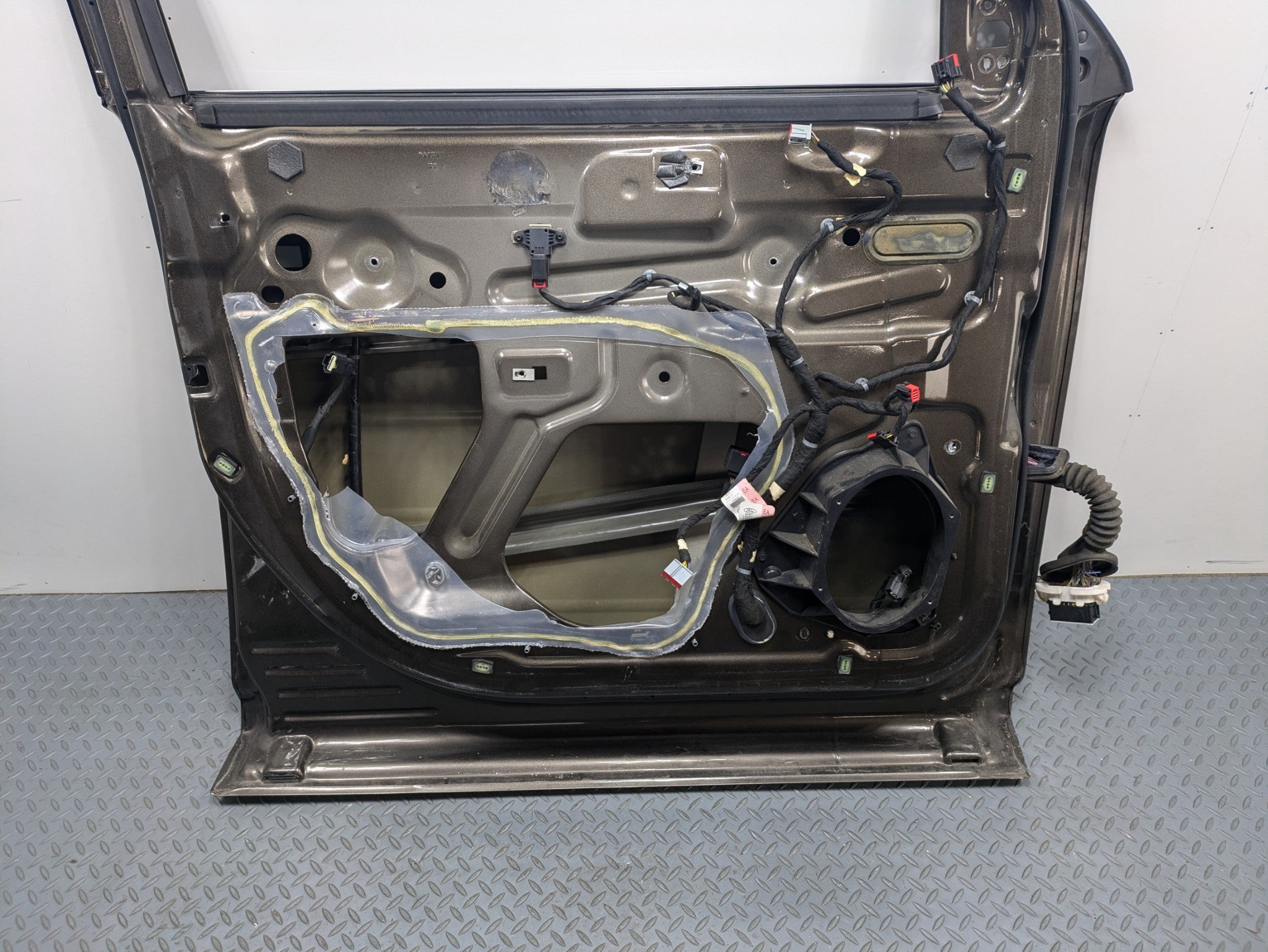 2009 - 2012 OEM FORD FLEX FRONT LEFT DRIVER SIDE DOOR SHELL PANEL GRAY