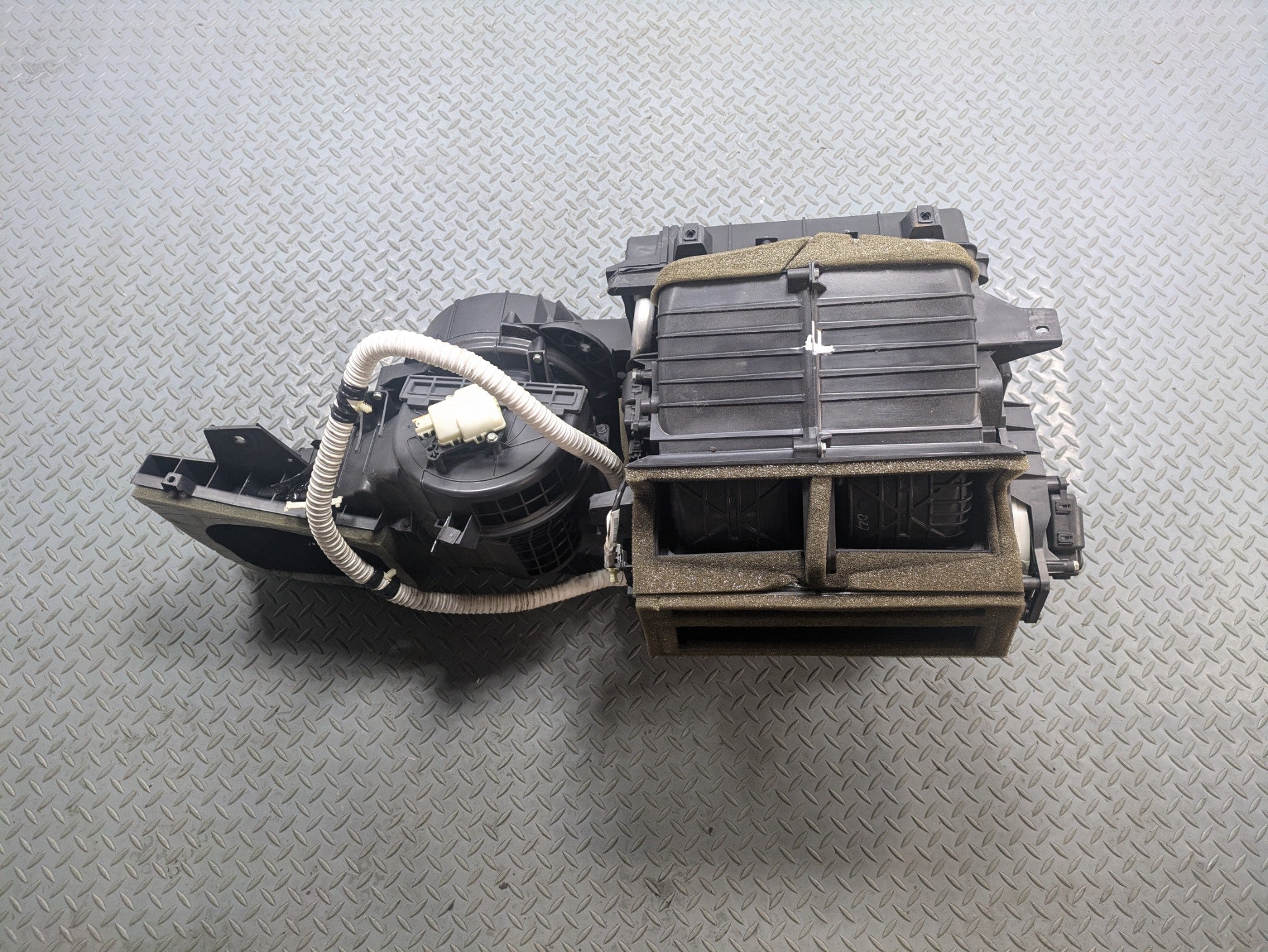 2009 - 2012 OEM FORD FLEX FRONT AC CLIMATE HEATER CORE HOUSING BOX ASSEMBLY
