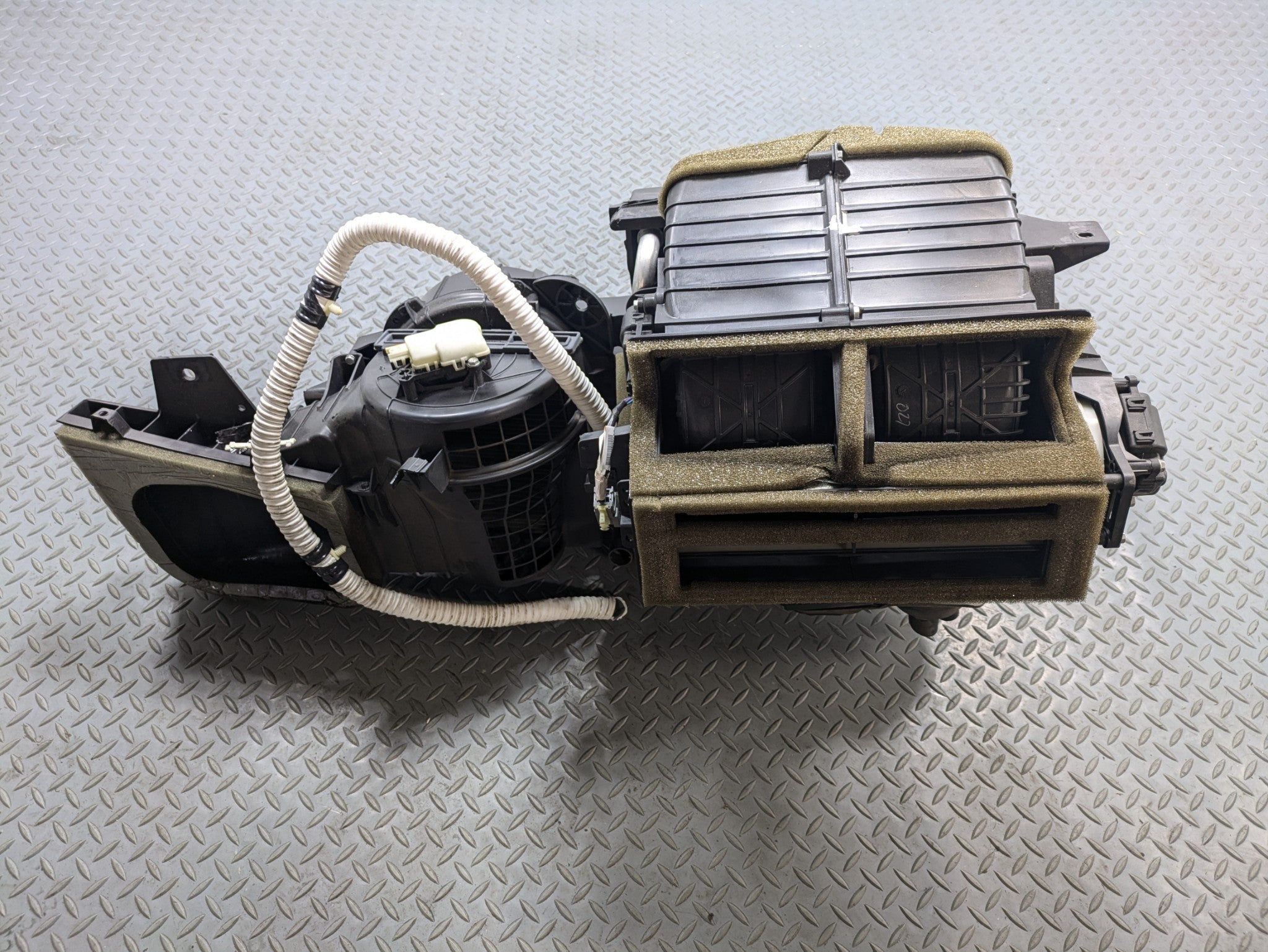 2009 - 2012 OEM FORD FLEX FRONT AC CLIMATE HEATER CORE HOUSING BOX ASSEMBLY