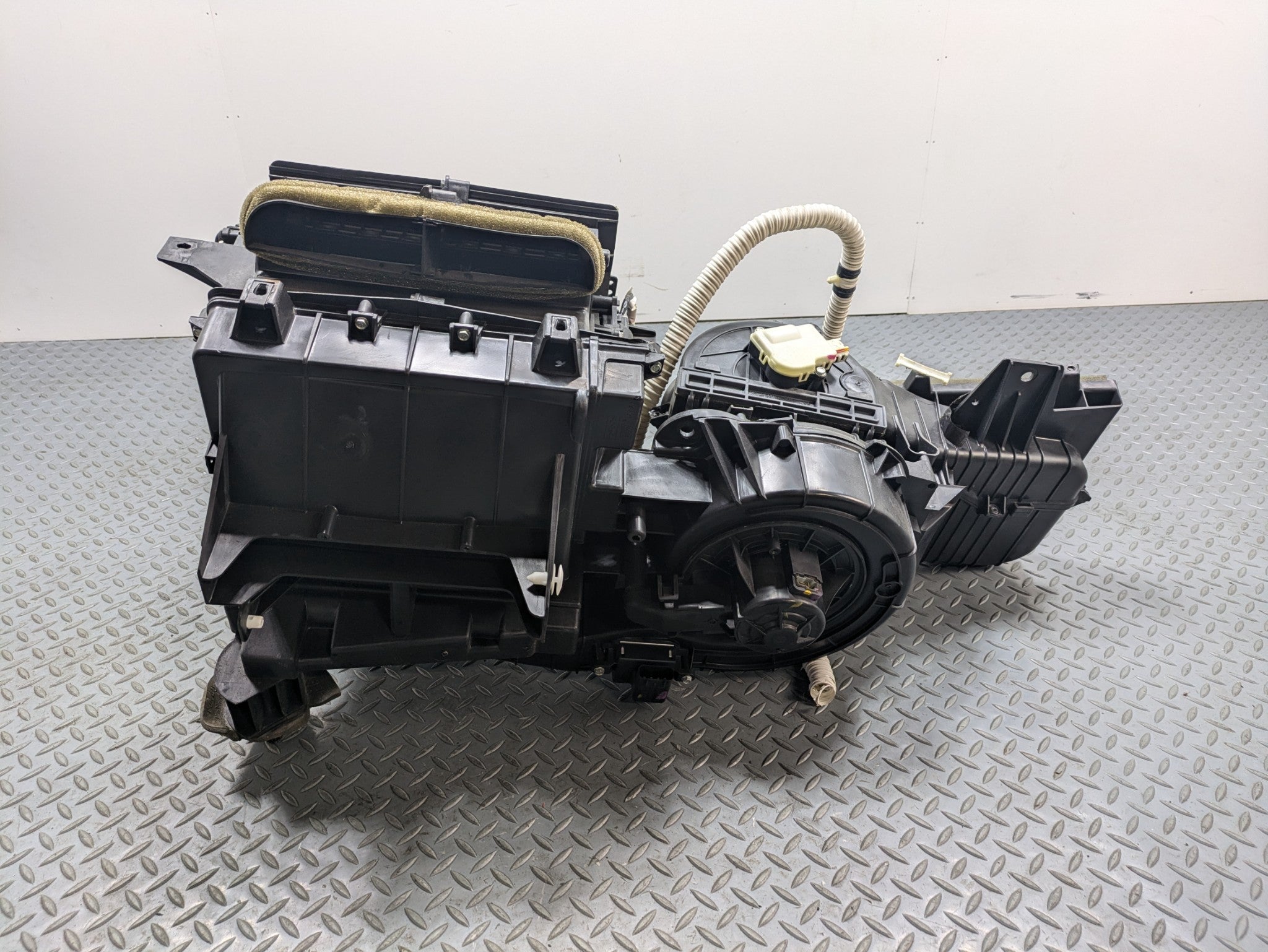 2009 - 2012 OEM FORD FLEX FRONT AC CLIMATE HEATER CORE HOUSING BOX ASSEMBLY