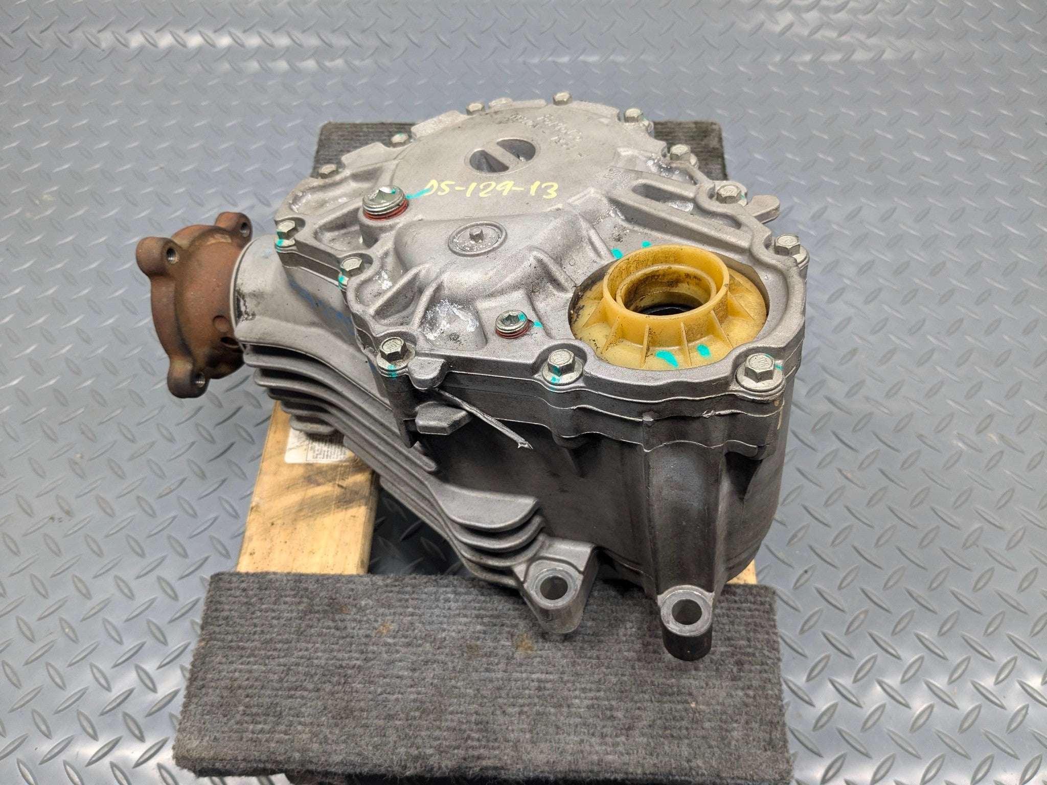 2009 - 2012 OEM FORD FLEX 3.5L TRANSFER CASE BOX ASSEMBLY