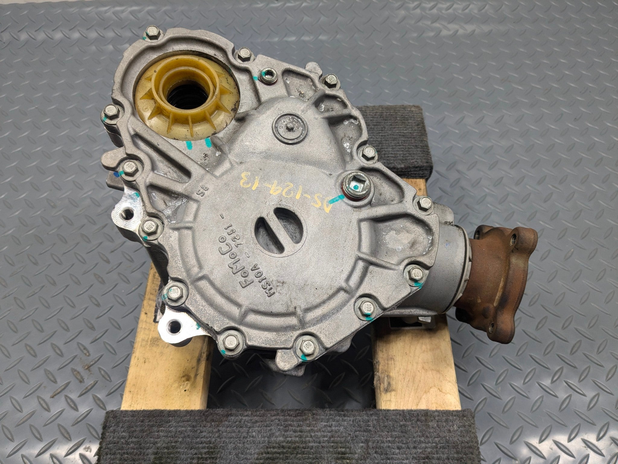 2009 - 2012 OEM FORD FLEX 3.5L TRANSFER CASE BOX ASSEMBLY