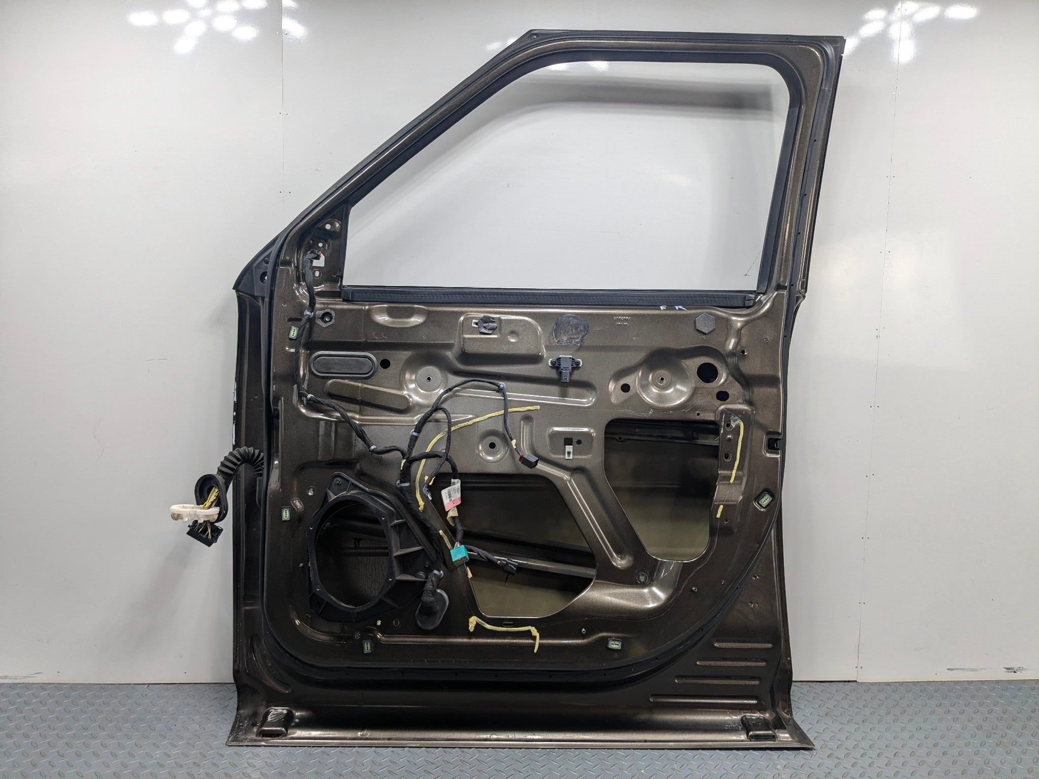 2009 - 2012 OEM FORD FLEX FRONT RIGHT PASSENGER SIDE DOOR SHELL PANEL GRAY
