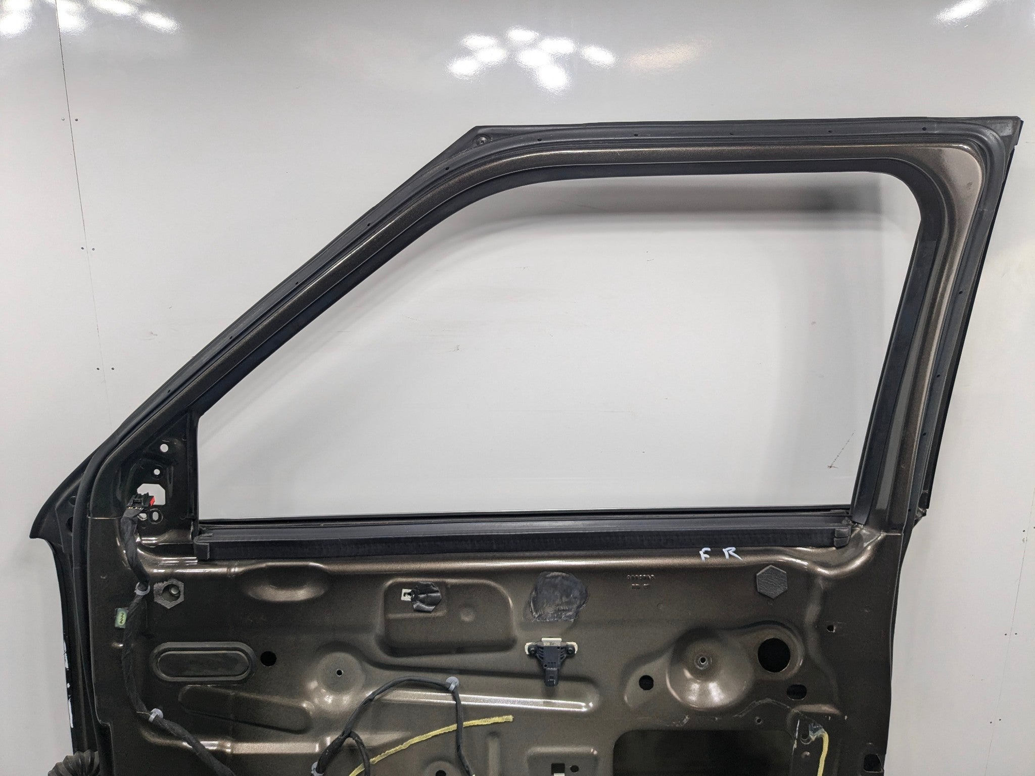 2009 - 2012 OEM FORD FLEX FRONT RIGHT PASSENGER SIDE DOOR SHELL PANEL GRAY