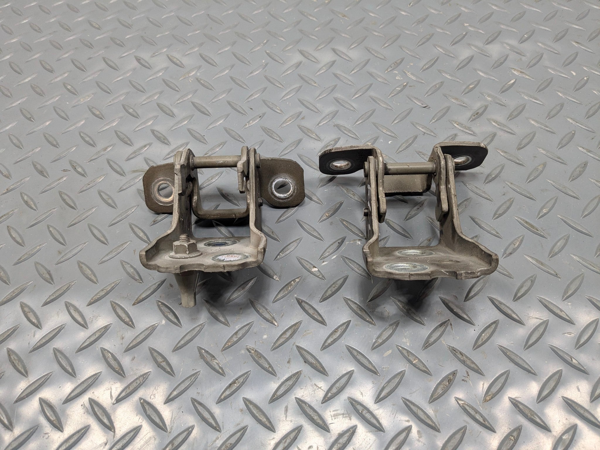 2009 - 2012 OEM FORD FLEX FRONT LEFT DRIVER SIDE DOOR HINGE SET UPPER AND LOWER