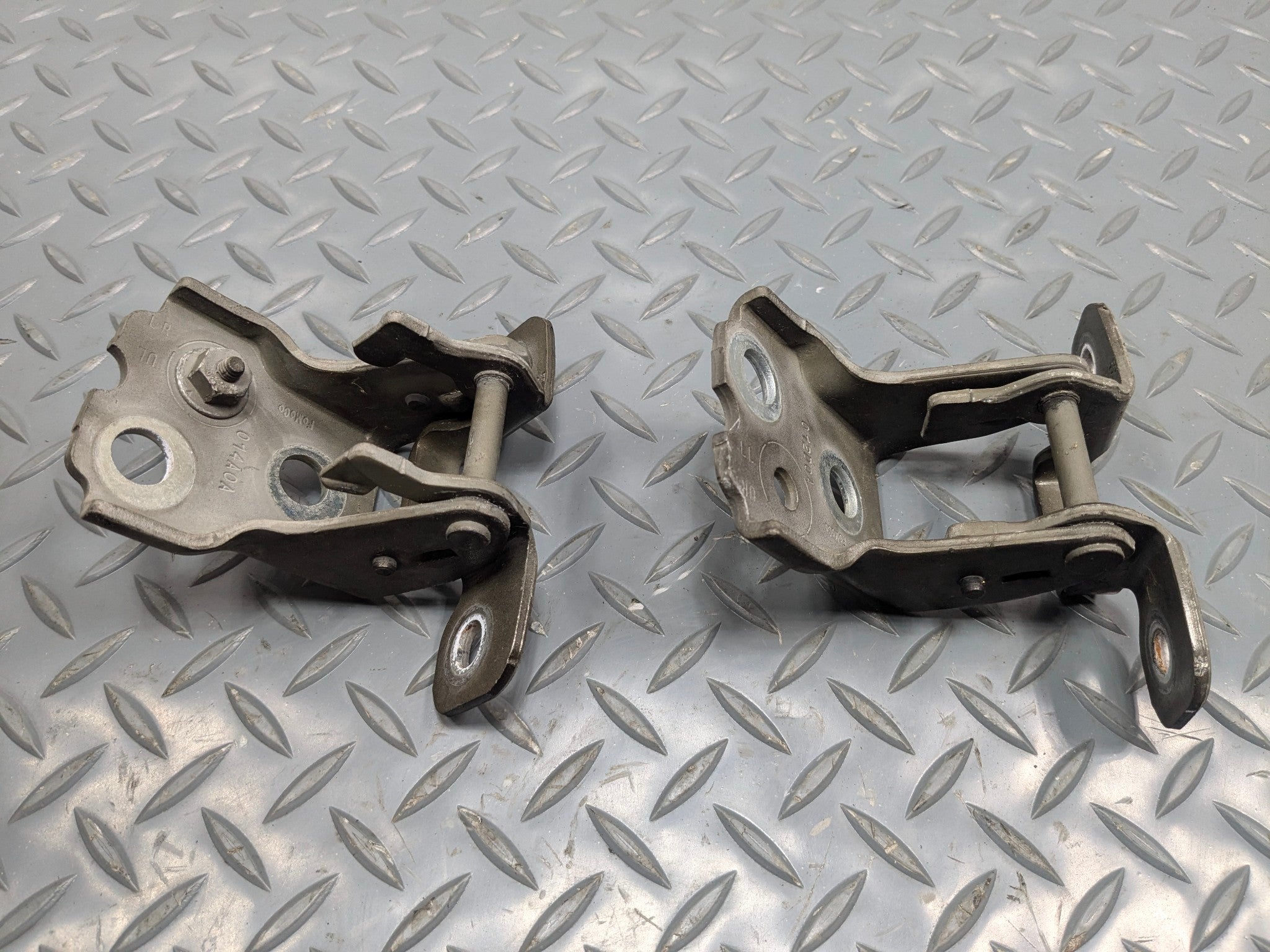 2009 - 2012 OEM FORD FLEX FRONT LEFT DRIVER SIDE DOOR HINGE SET UPPER AND LOWER