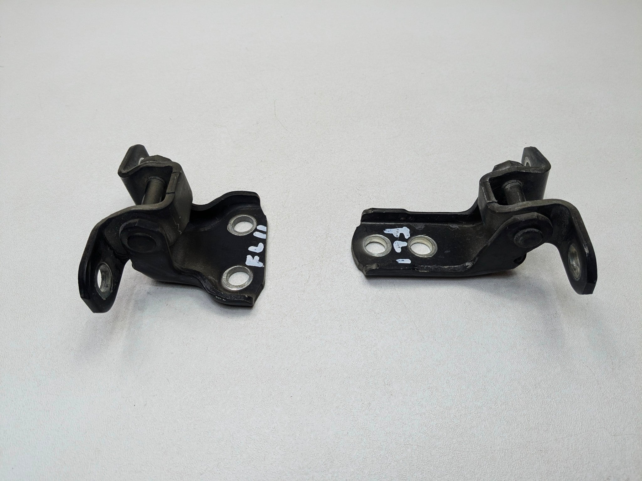 06 - 08 OEM LEXUS IS250 FRONT LEFT DRIVER SIDE DOOR HINGE UPPER AND LOWER SET