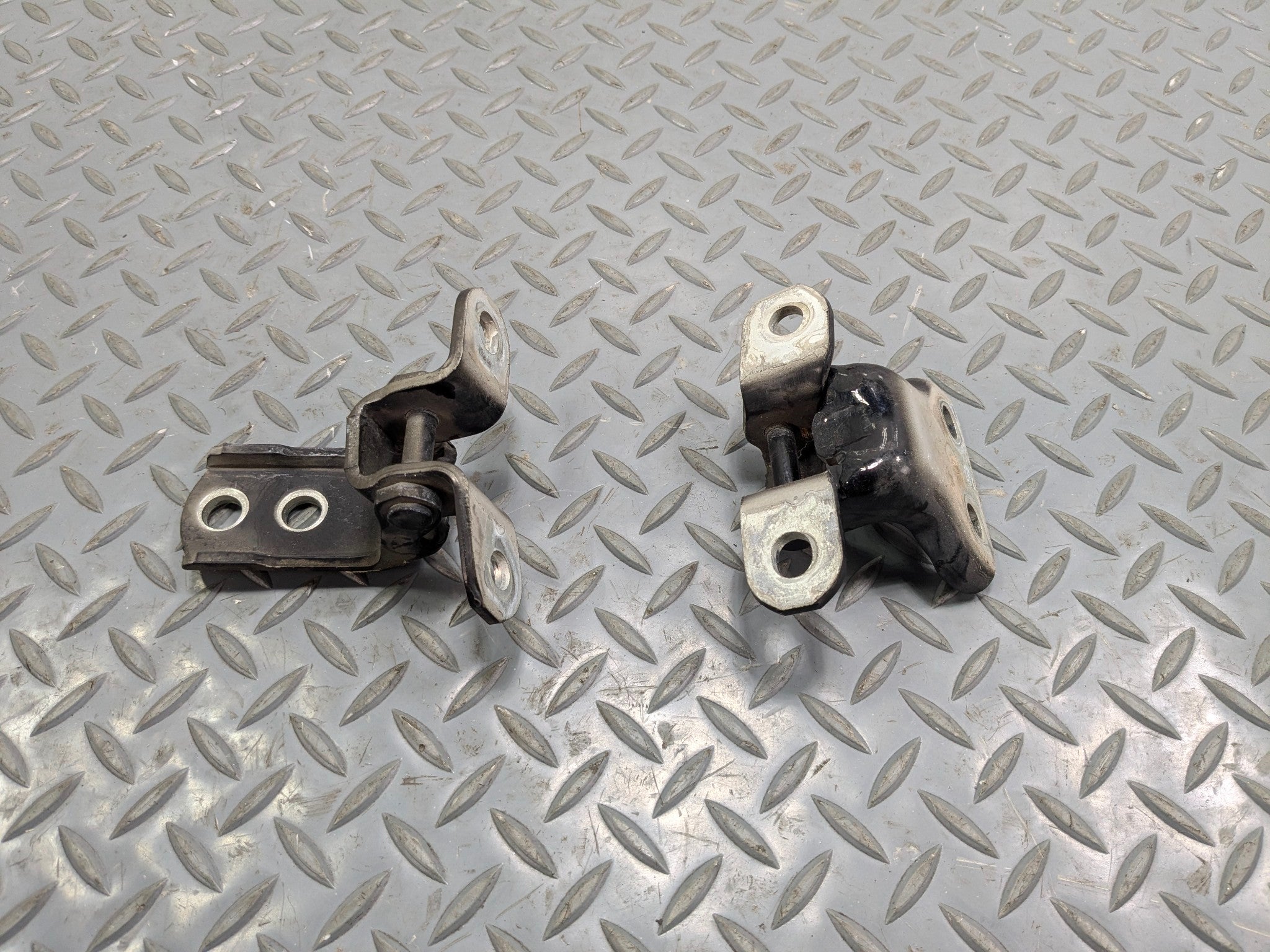 06 - 08 OEM LEXUS IS250 FRONT RIGHT PASSENGER DOOR HINGE UPPER AND LOWER SET