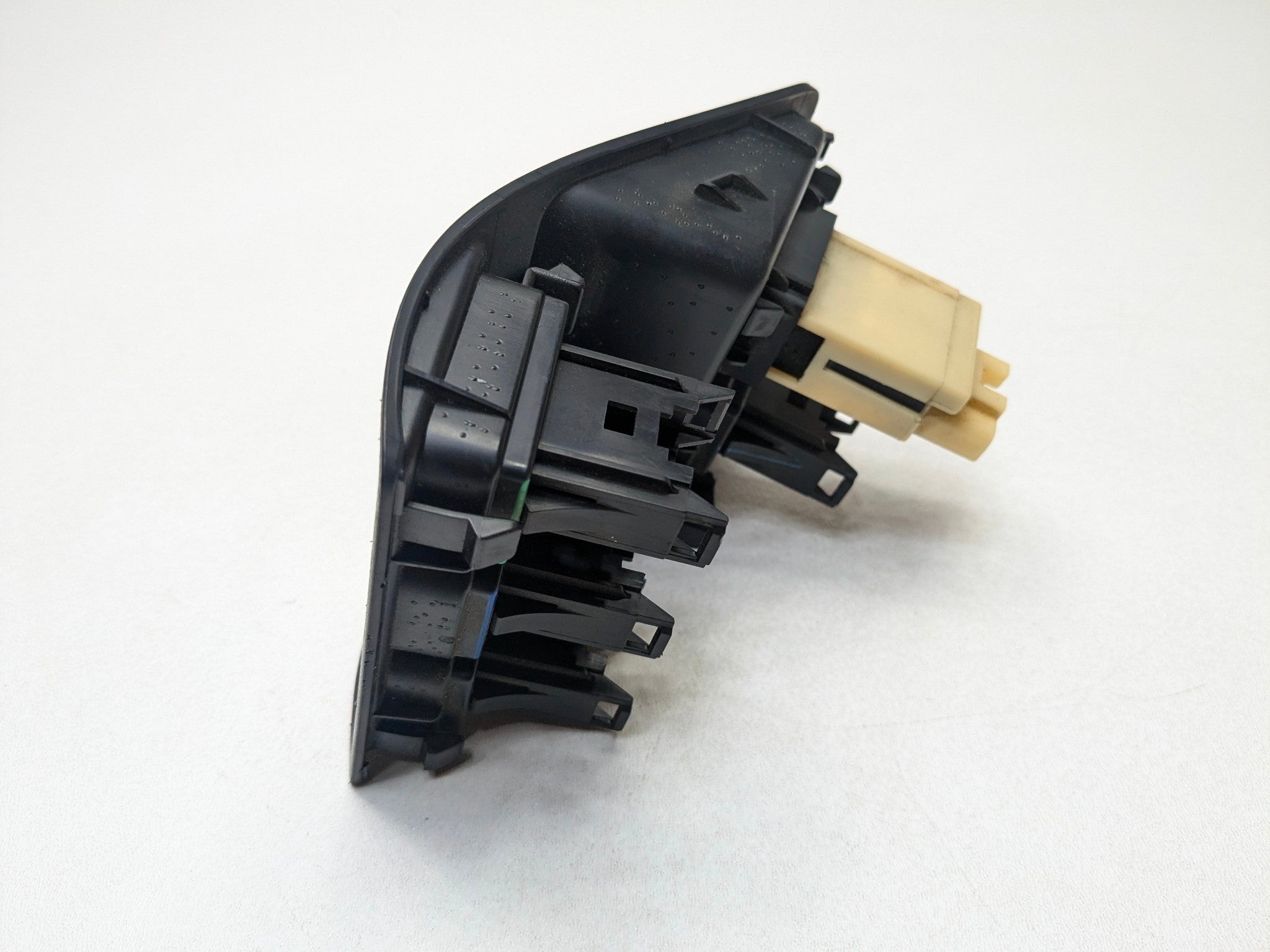 06 - 08 OEM LEXUS IS250 DASH FUEL DOOR AND TAILGATE RELEASE CONTROL SWITCH PANEL