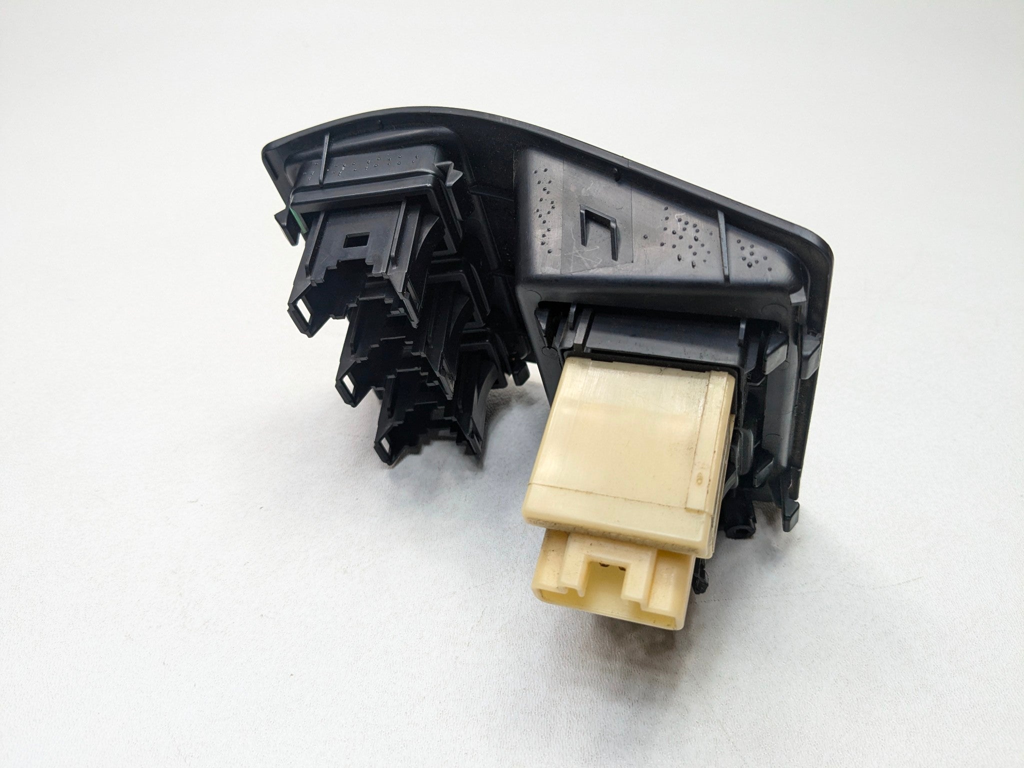 06 - 08 OEM LEXUS IS250 DASH FUEL DOOR AND TAILGATE RELEASE CONTROL SWITCH PANEL