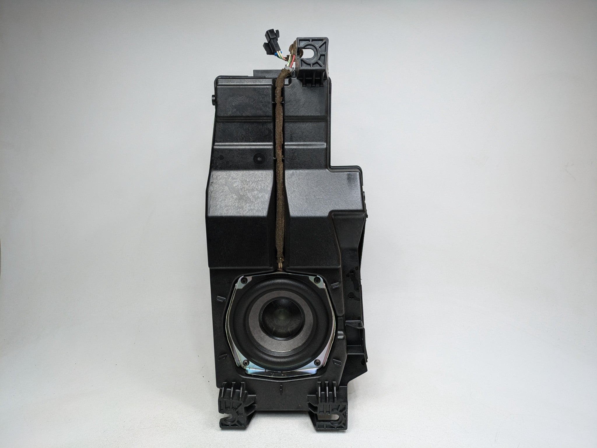 08 - 09 OEM CHEVROLET TAHOE HYBRID AUDIO SOUND SUBWOOFER SPEAKER BOX ASSEMBLY