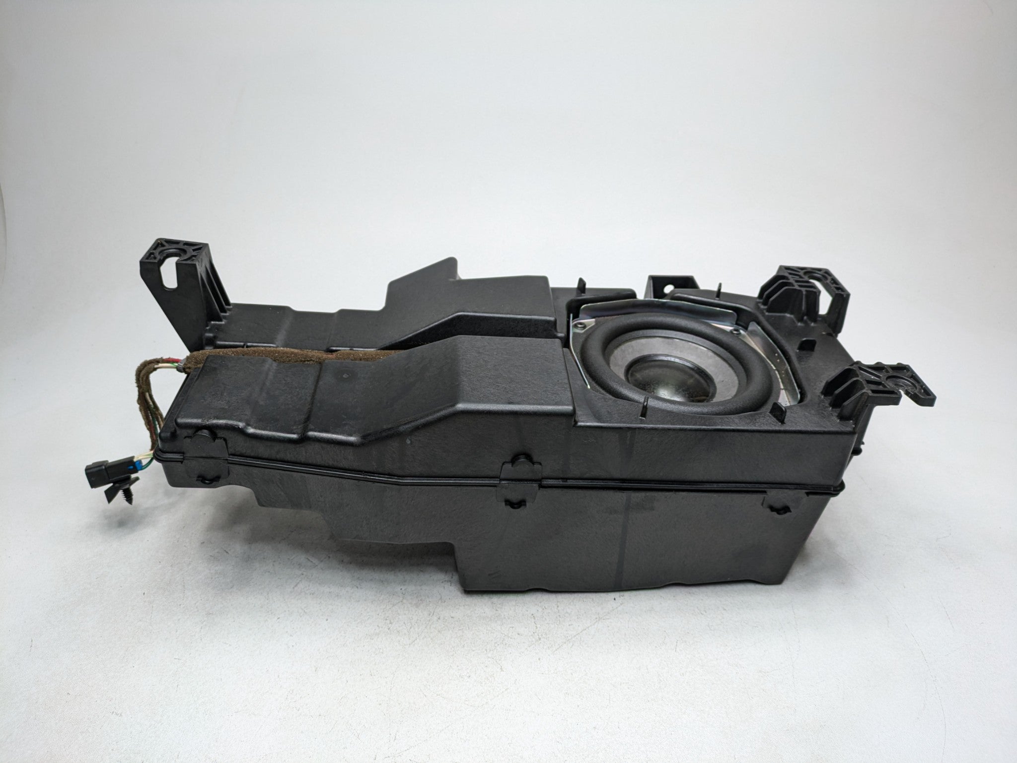 08 - 09 OEM CHEVROLET TAHOE HYBRID AUDIO SOUND SUBWOOFER SPEAKER BOX ASSEMBLY