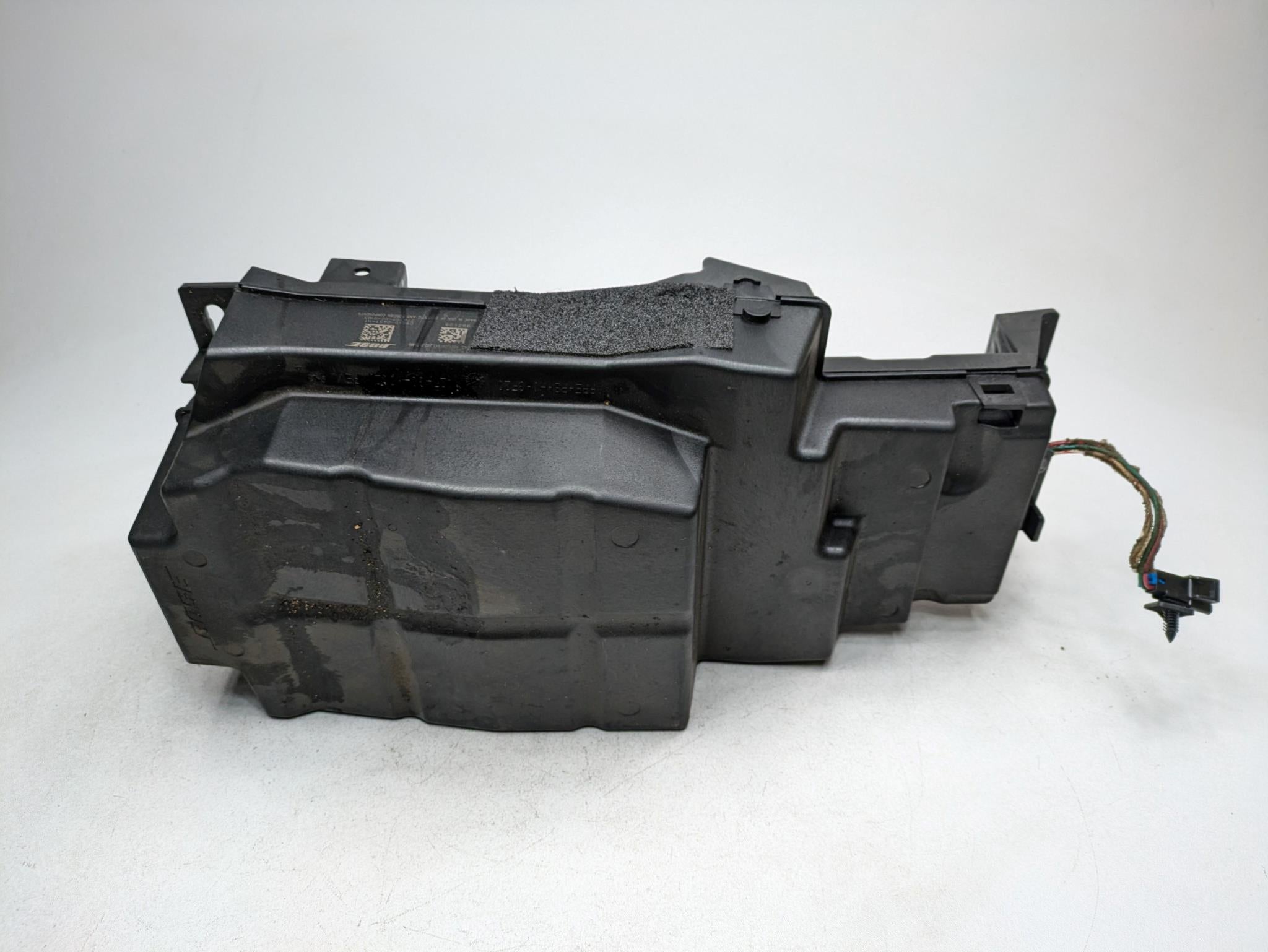 08 - 09 OEM CHEVROLET TAHOE HYBRID AUDIO SOUND SUBWOOFER SPEAKER BOX ASSEMBLY