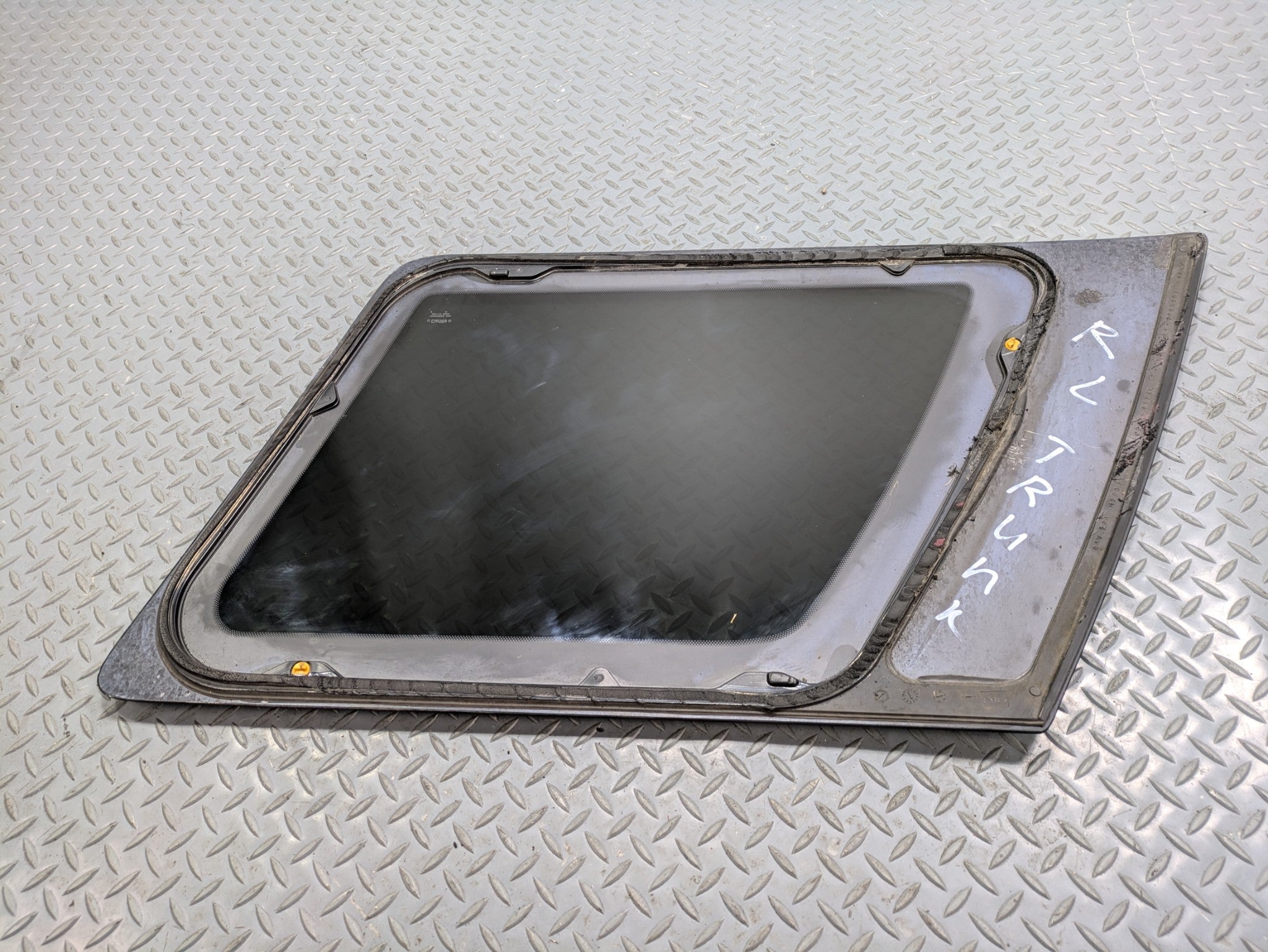 2006 - 2010 OEM FORD EXPLORER REAR LEFT DRIVER SIDE WINDOW QUARTER GLASS