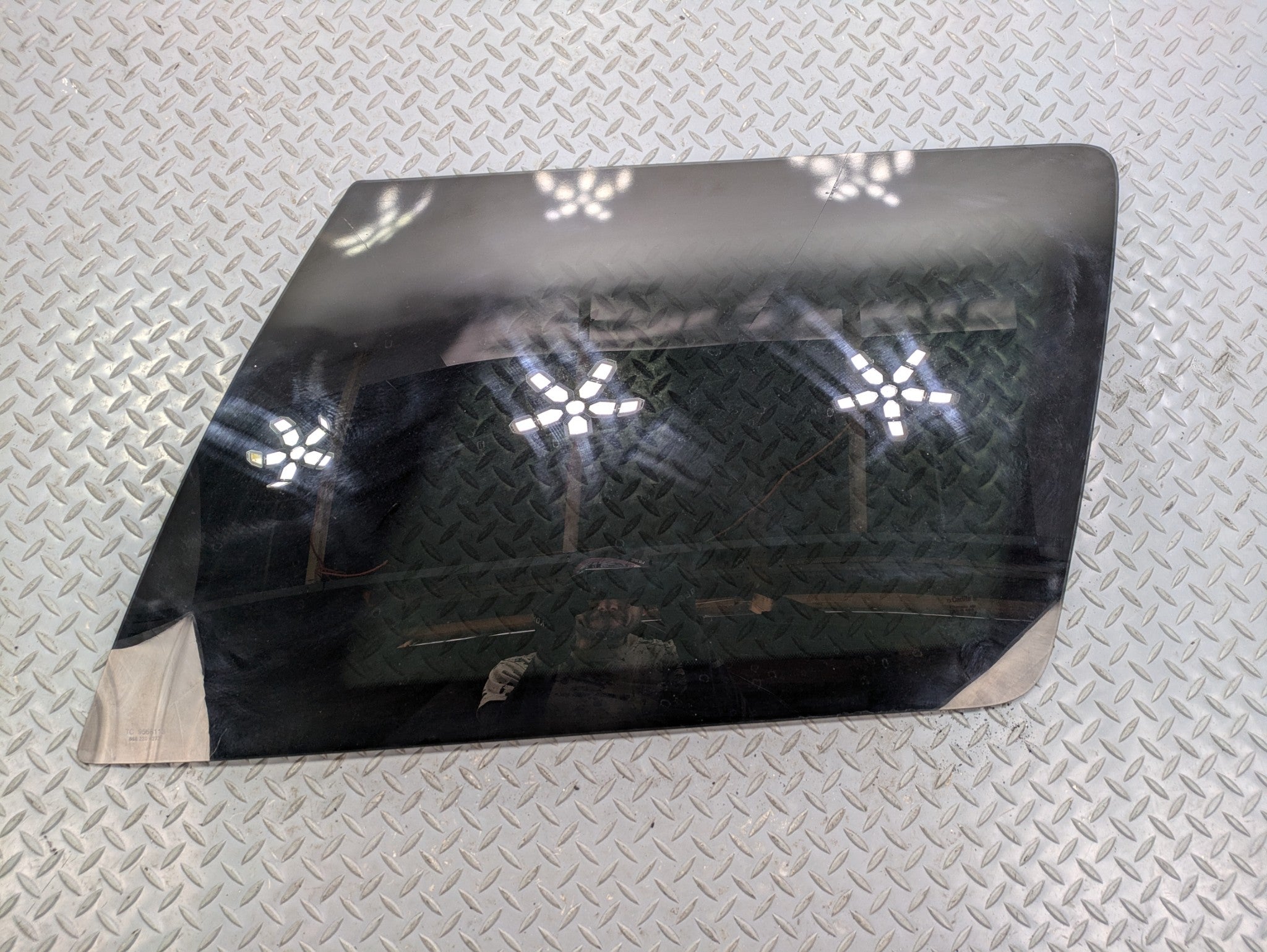 2006 - 2010 OEM FORD EXPLORER REAR RIGHT PASSENGER SIDE WINDOW QUARTER GLASS