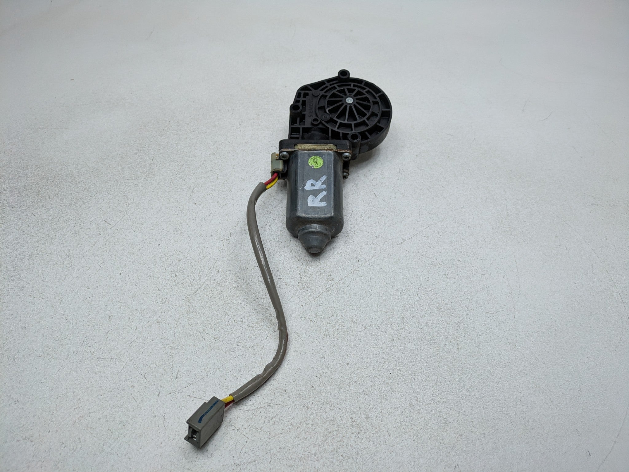 2006 - 2010 OEM FORD EXPLORER REAR RIGHT PASSENGER SIDE POWER WINDOW MOTOR