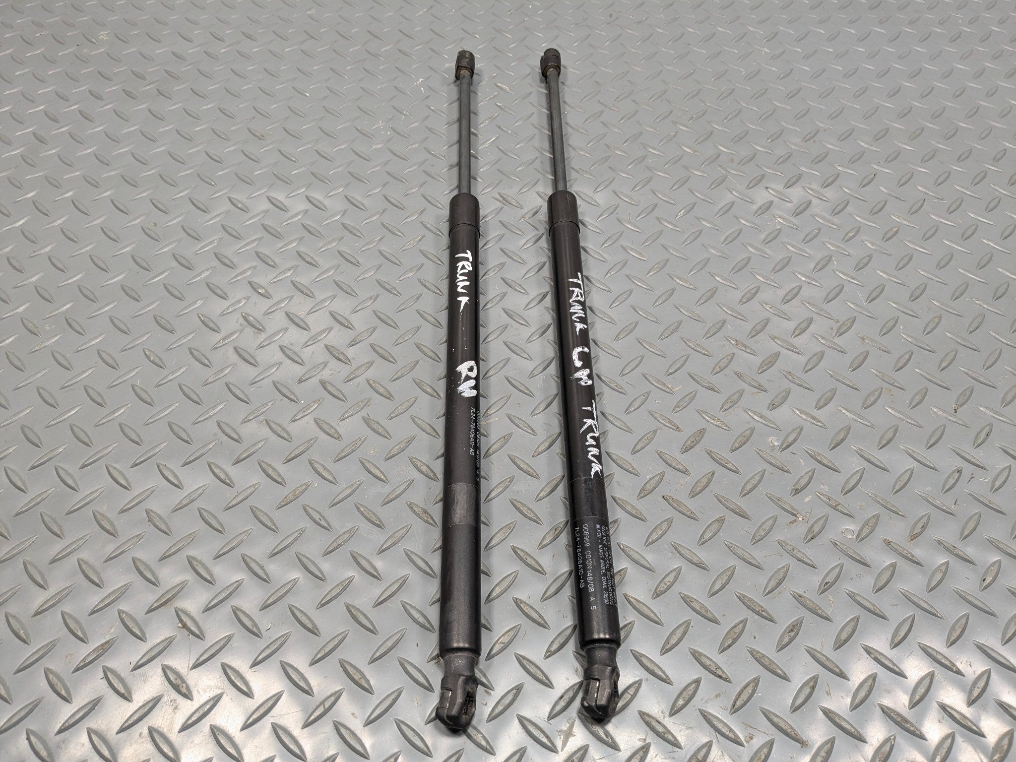 06-10 OEM FORD EXPLORER REAR LEFT AND RIGHT SIDE TRUNK HATCH LIFT SUPPORT STRUT