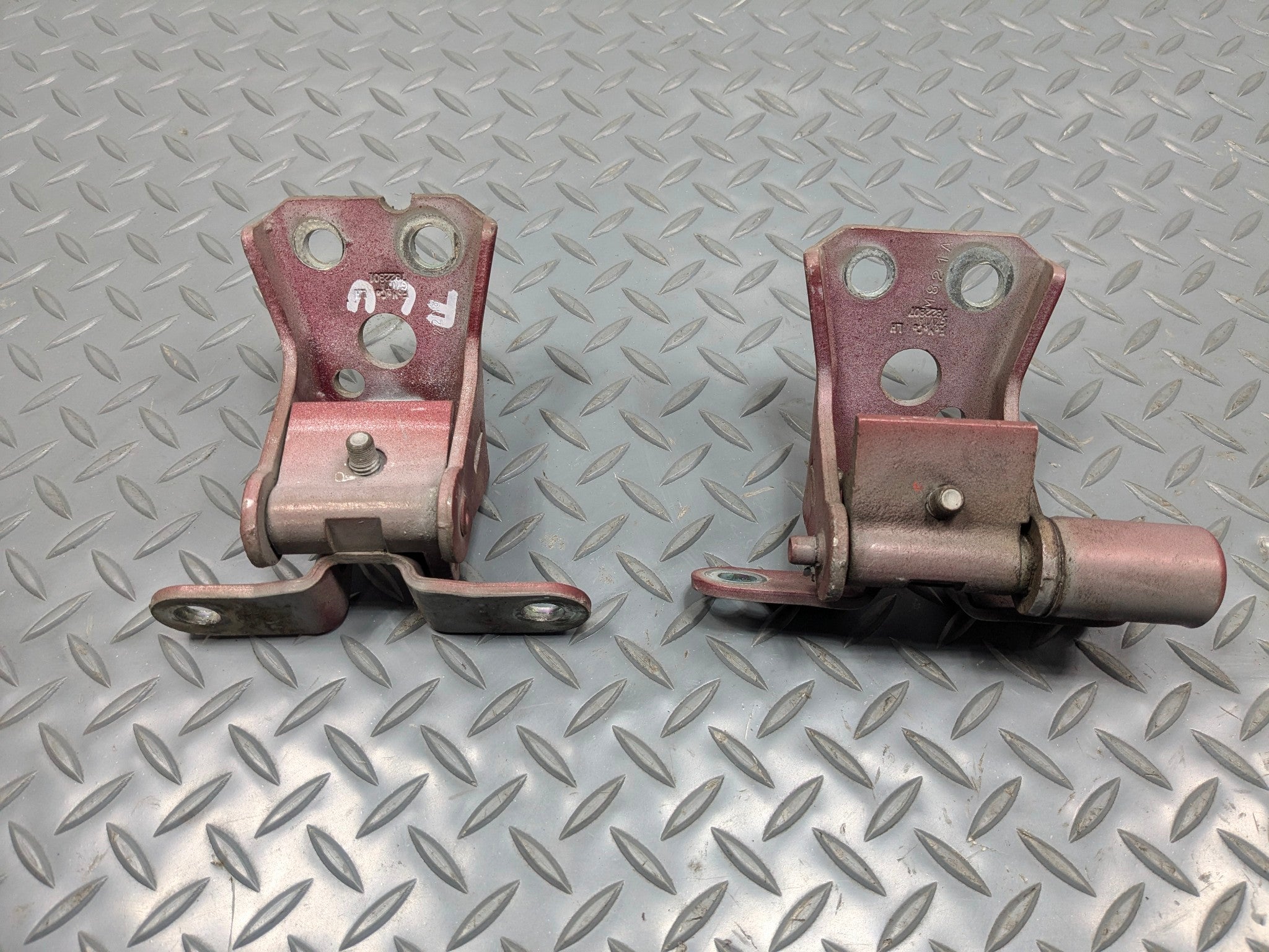 06 - 10 OEM FORD EXPLORER FRONT LEFT DRIVER SIDE UPPER AND LOWER DOOR HINGE SET