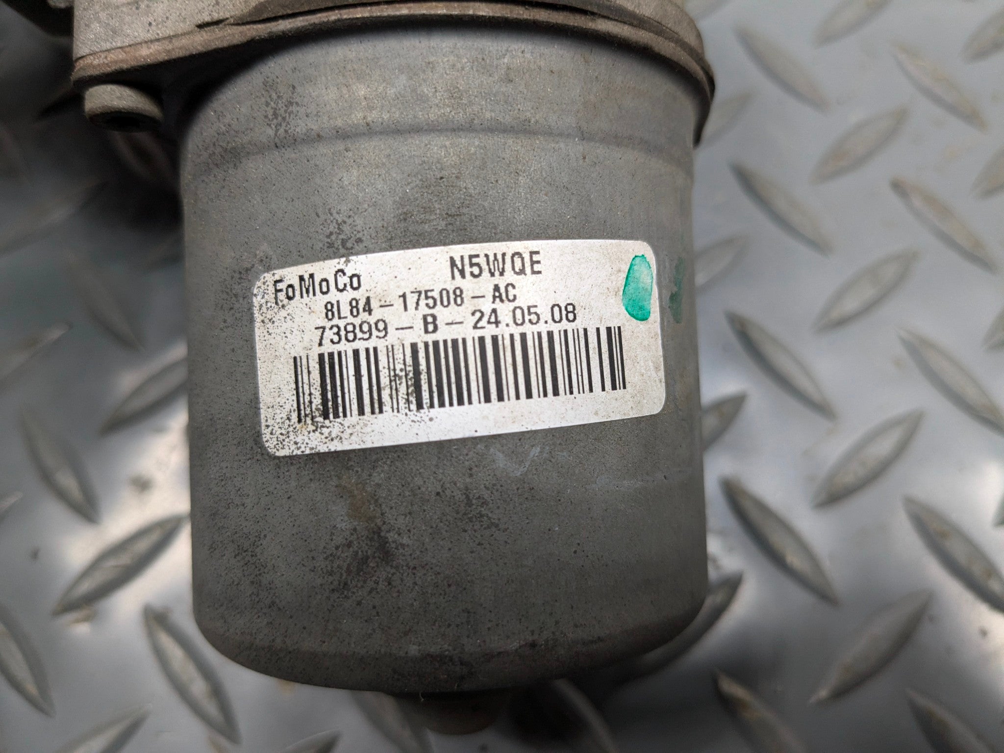 2006 - 2010 OEM FORD EXPLORER FRONT WINDSHIELD WIPER MOTOR ASSEMBLY