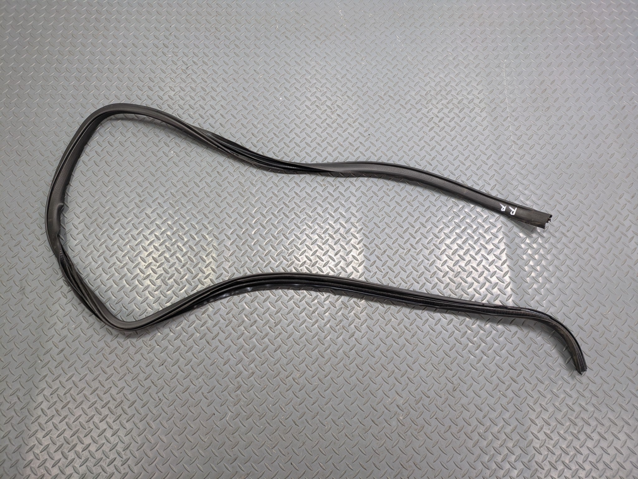 2006 - 2010 OEM FORD EXPLORER REAR LEFT DRIVER SIDE WEATHER STRIPPING RUBBER