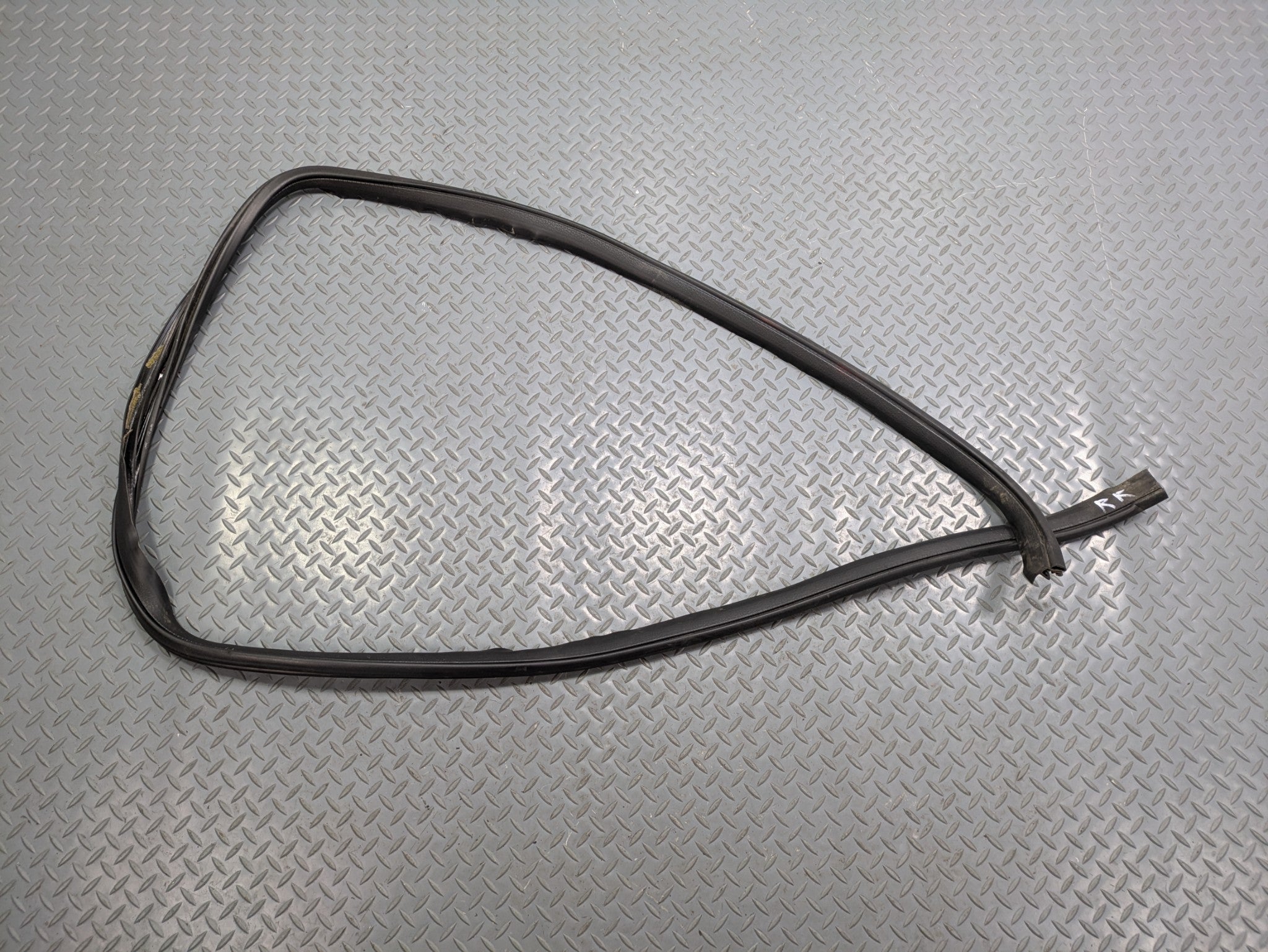 2006 - 2010 OEM FORD EXPLORER REAR RIGHT PASSENGER SIDE WEATHER STRIPPING RUBBER