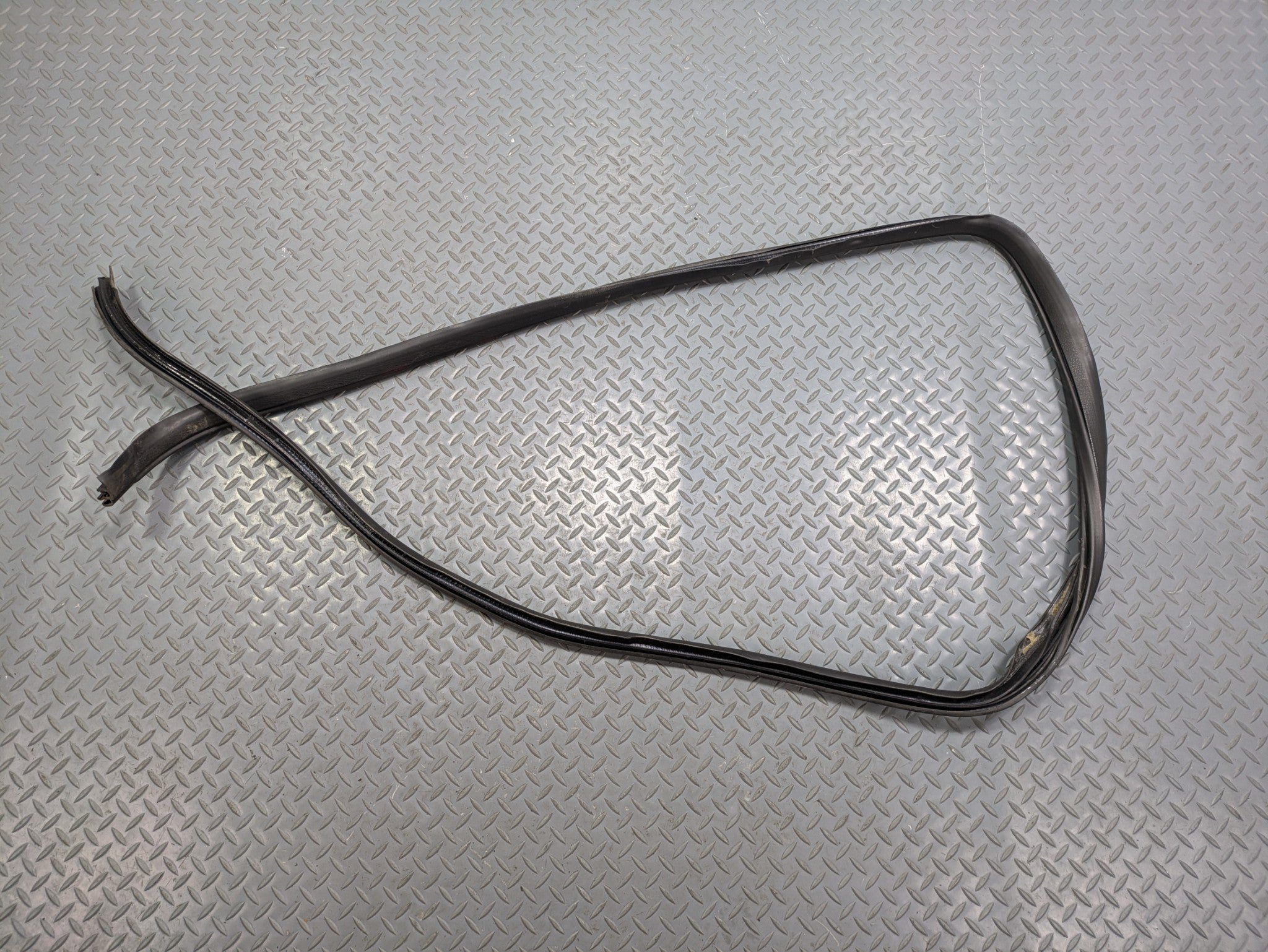 2006 - 2010 OEM FORD EXPLORER REAR RIGHT PASSENGER SIDE WEATHER STRIPPING RUBBER