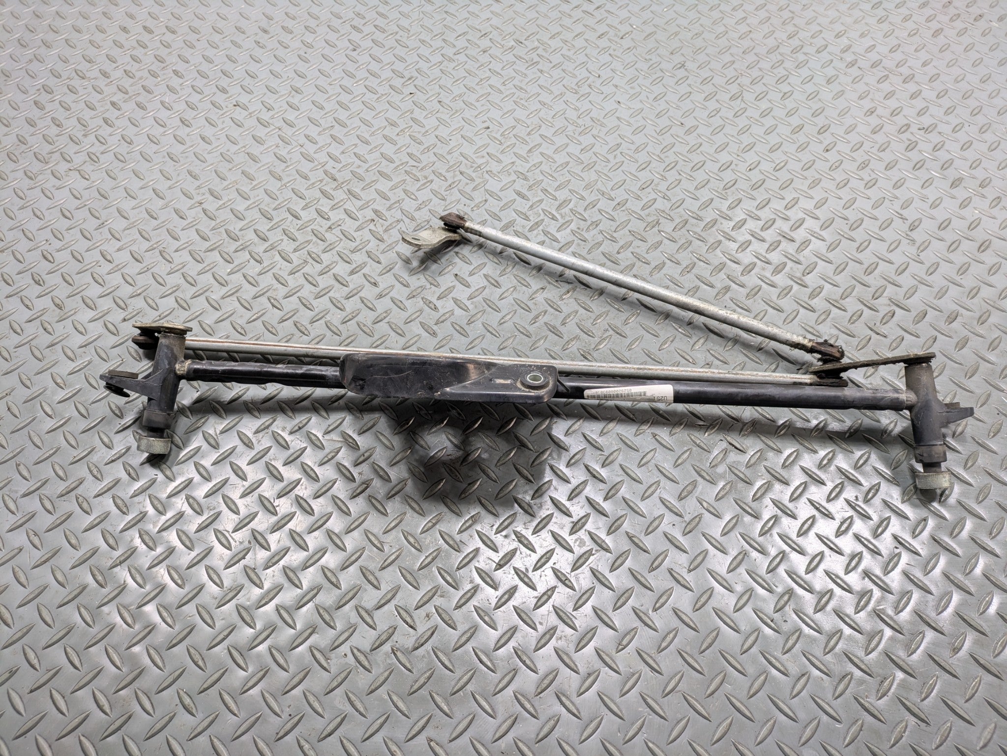 2006 - 2010 OEM FORD EXPLORER FRONT WINDSHIELD WIPER TRANSMISSION LINKAGE
