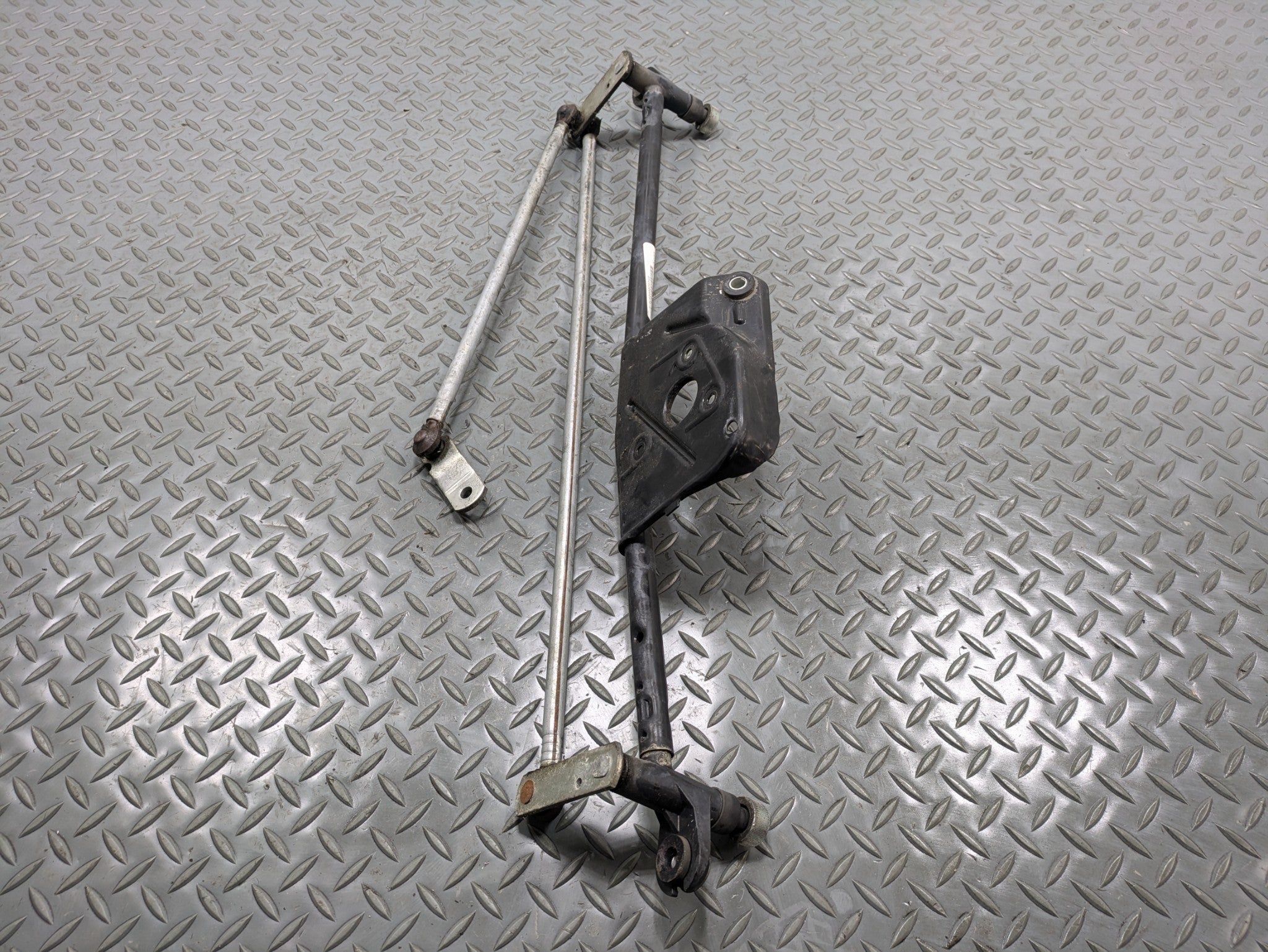 2006 - 2010 OEM FORD EXPLORER FRONT WINDSHIELD WIPER TRANSMISSION LINKAGE