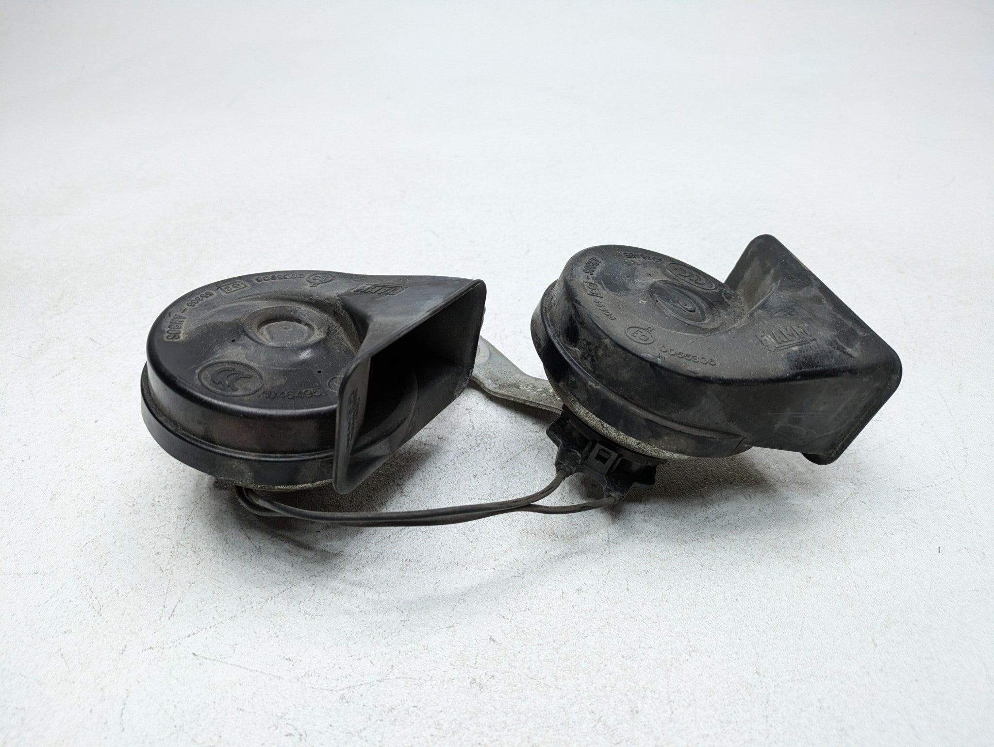 2006 - 2010 OEM FORD EXPLORER HIGH AND LOW TONE FREQUENCY PITCH SIGNAL HORN SET