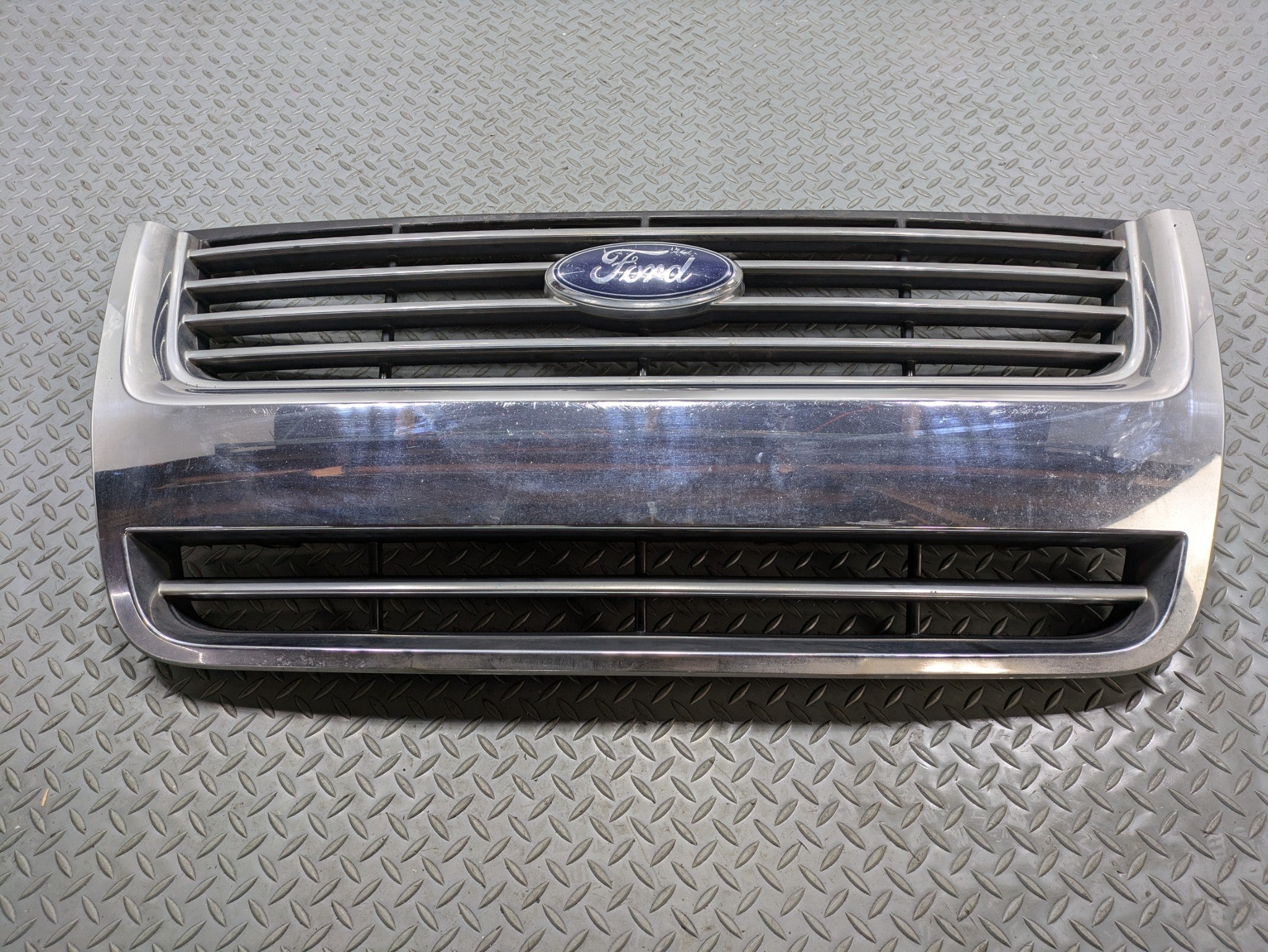 2006 - 2010 OEM FORD EXPLORER FRONT UPPER BUMPER GRILLE CHROME WITH EMBLEM