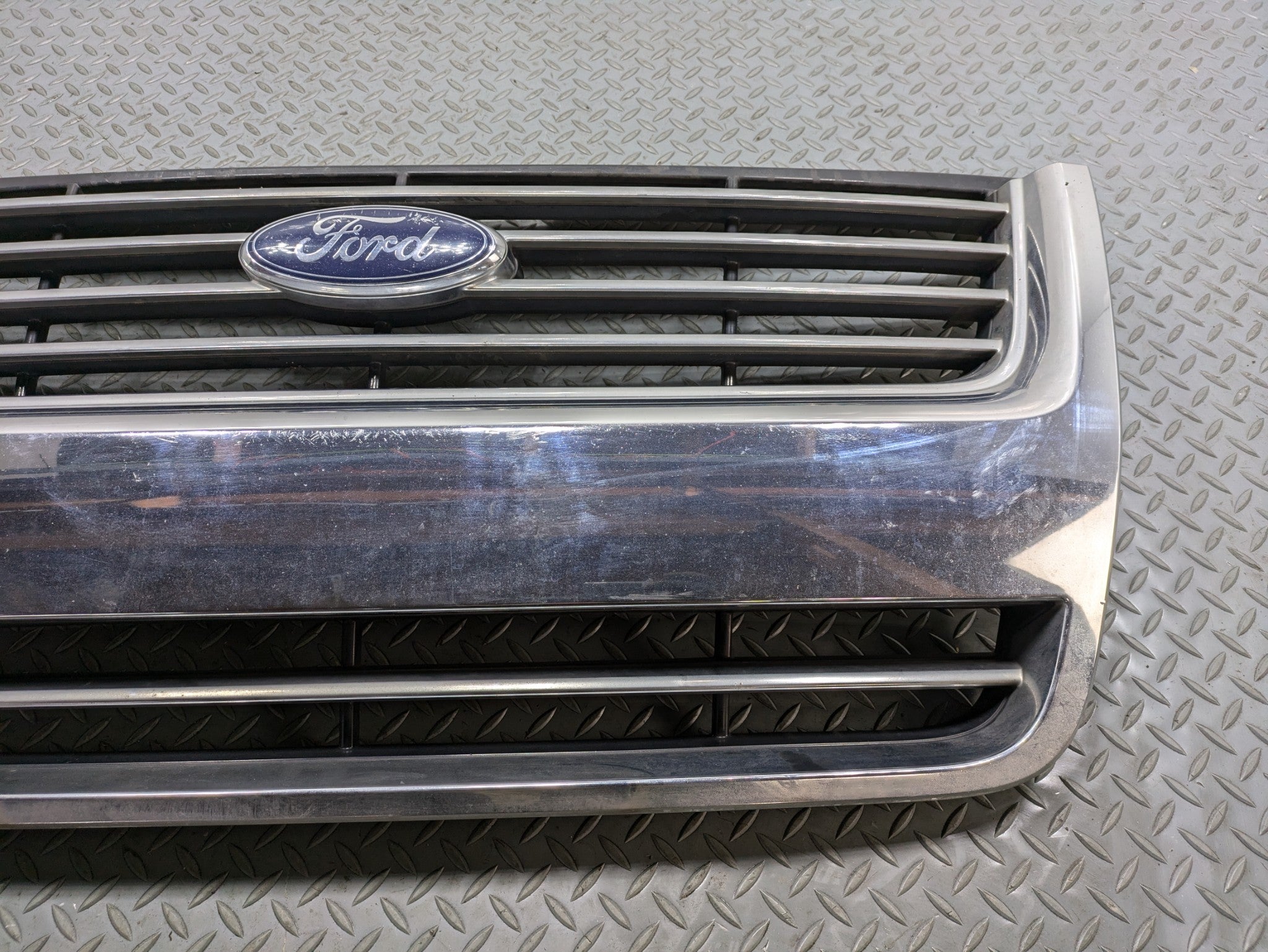 2006 - 2010 OEM FORD EXPLORER FRONT UPPER BUMPER GRILLE CHROME WITH EMBLEM