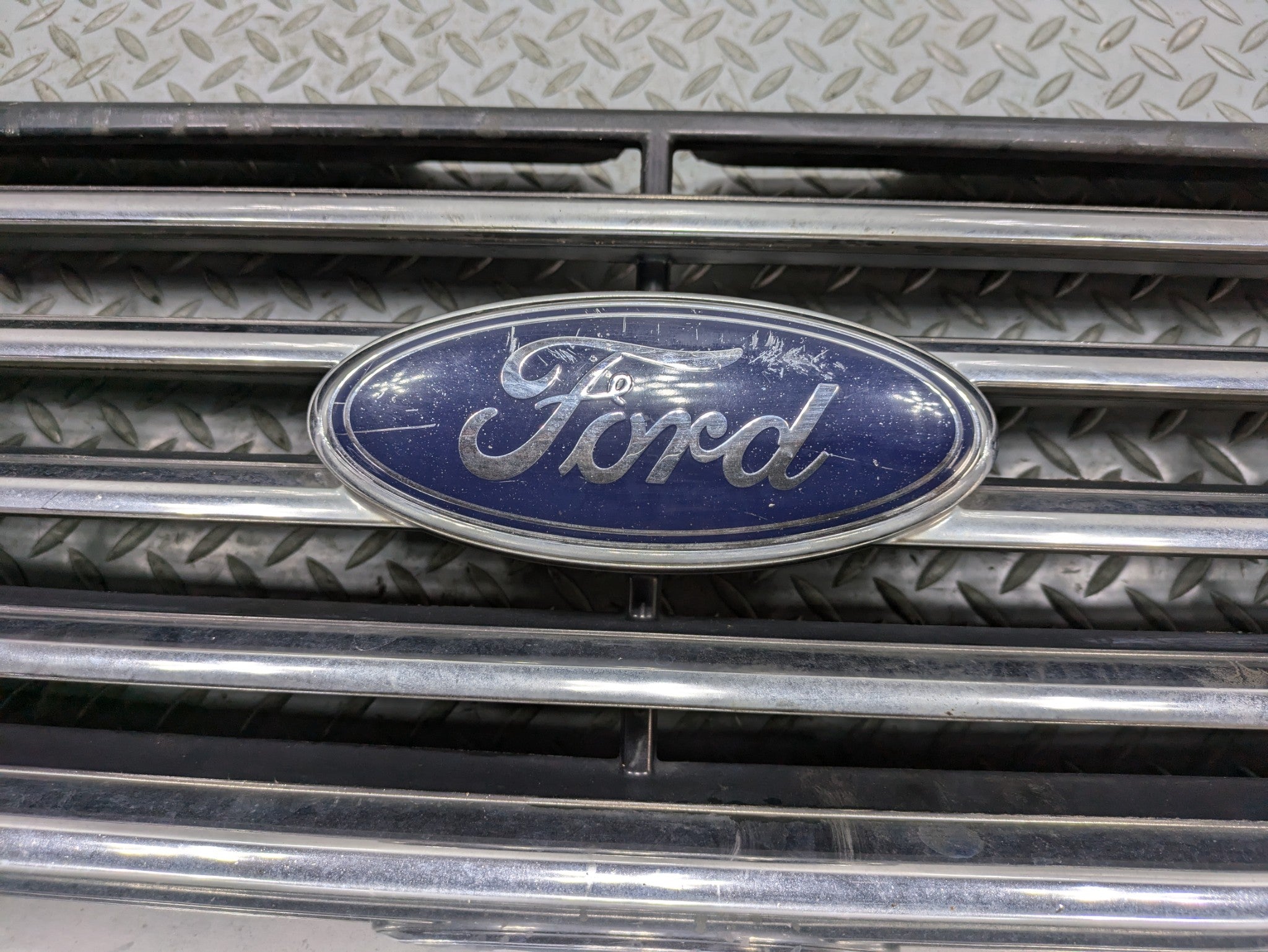 2006 - 2010 OEM FORD EXPLORER FRONT UPPER BUMPER GRILLE CHROME WITH EMBLEM