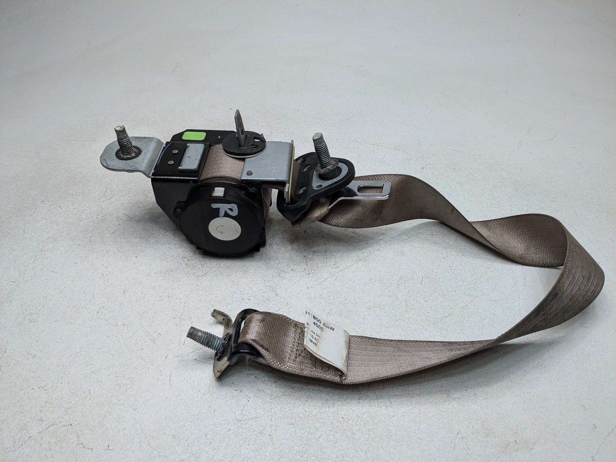 06 - 10 OEM FORD EXPLORER REAR RIGHT PASSENGER SIDE THIRD ROW SEATBELT RETRACTOR